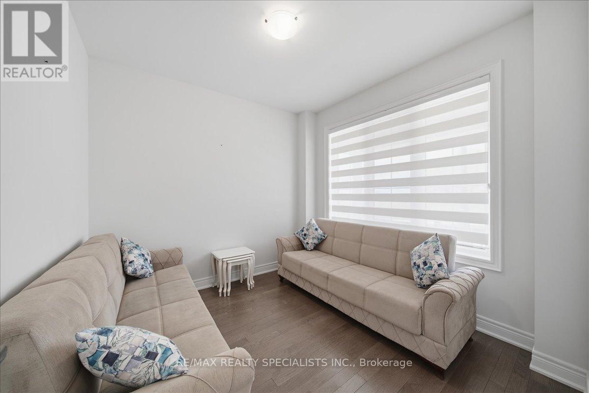 1033 Langford Boulevard, Bradford West Gwillimbury, Ontario  L3Z 4K9 - Photo 5 - N13118430