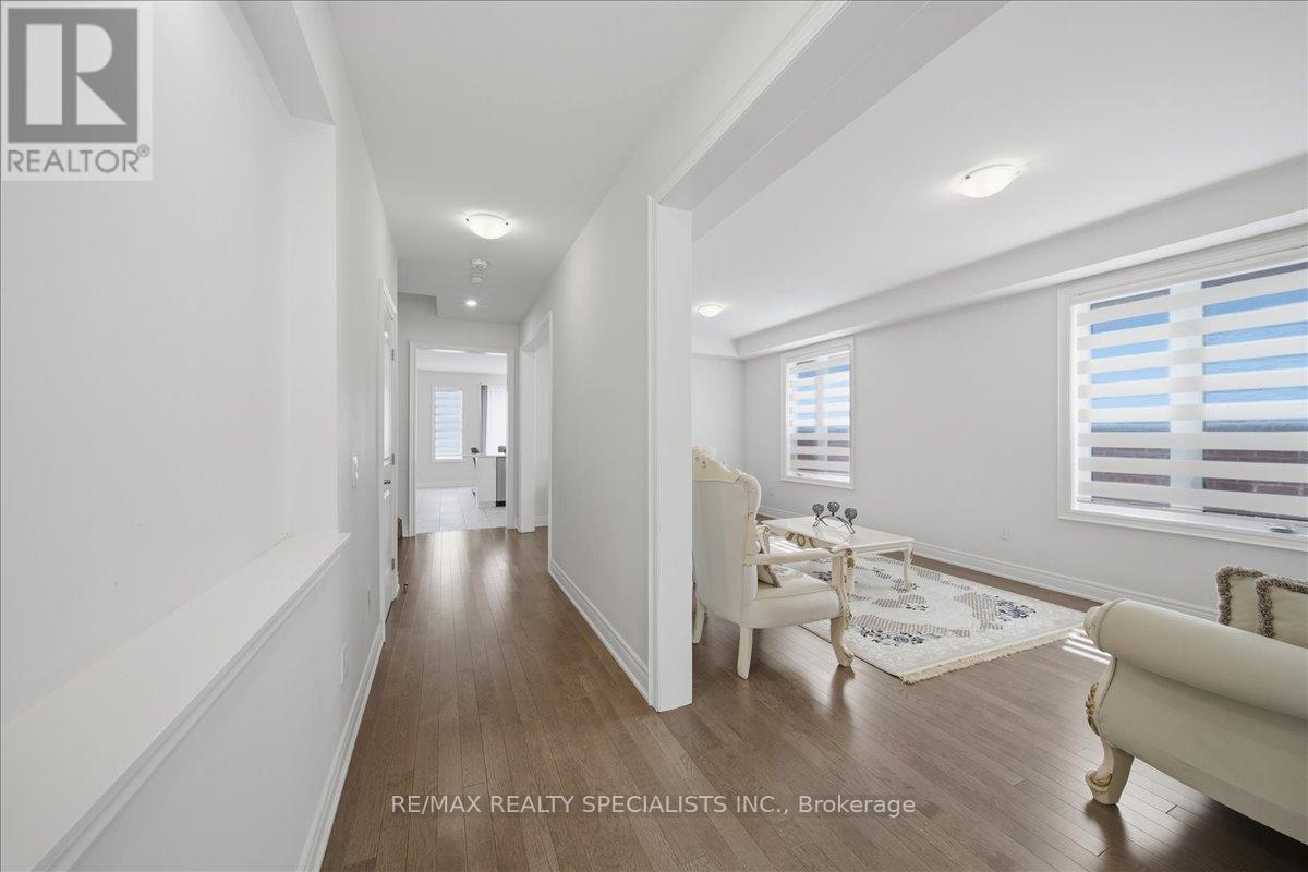 1033 Langford Boulevard, Bradford West Gwillimbury, Ontario  L3Z 4K9 - Photo 6 - N13118430