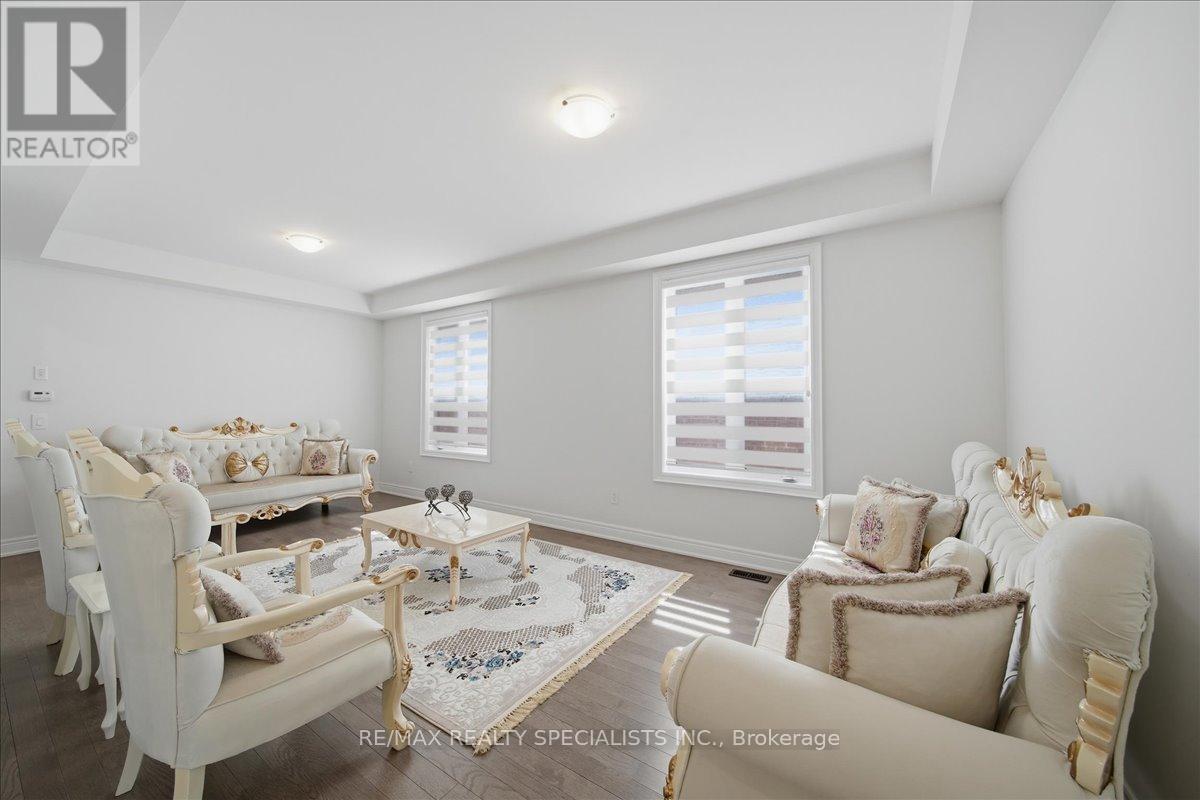 1033 Langford Boulevard, Bradford West Gwillimbury, Ontario  L3Z 4K9 - Photo 7 - N13118430