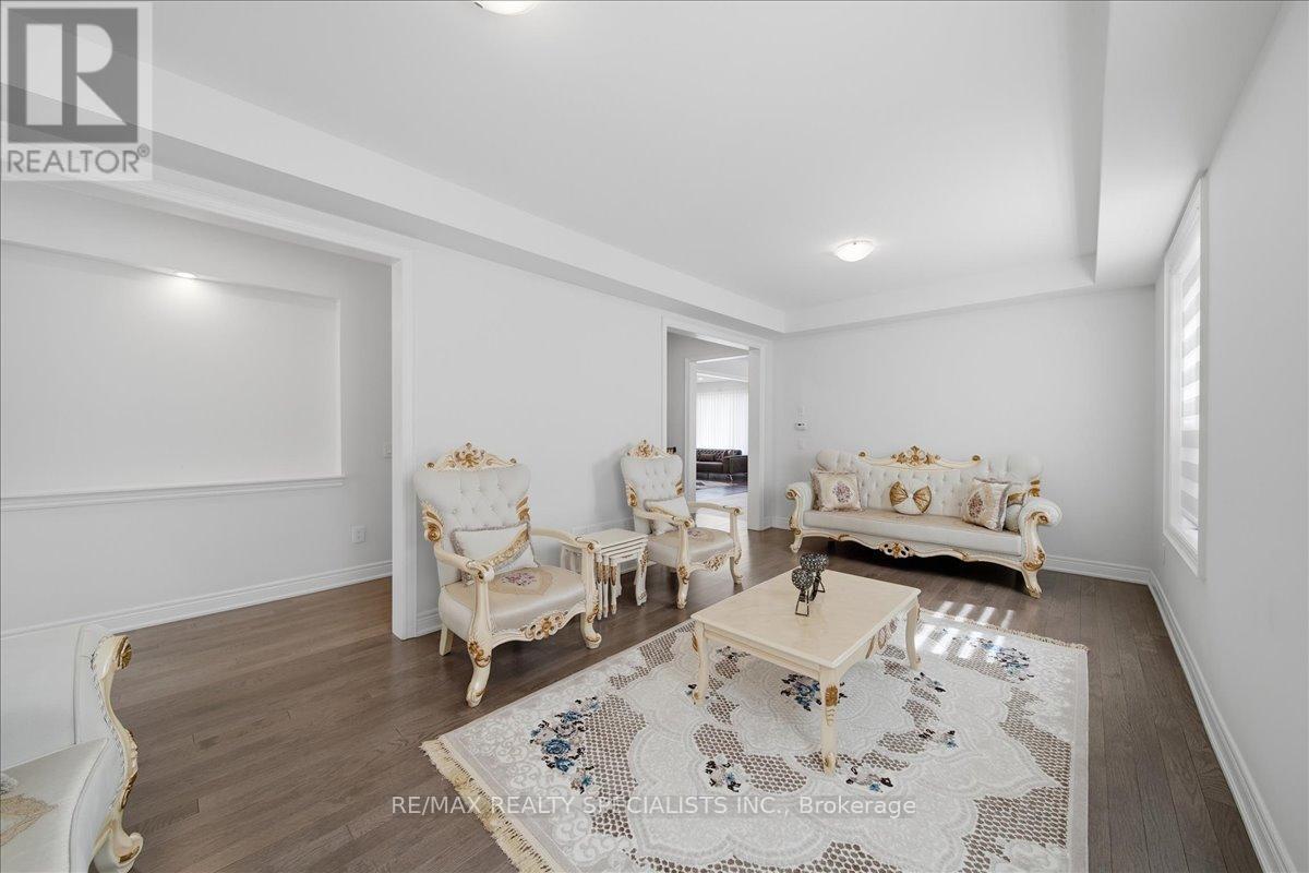 1033 Langford Boulevard, Bradford West Gwillimbury, Ontario  L3Z 4K9 - Photo 8 - N13118430