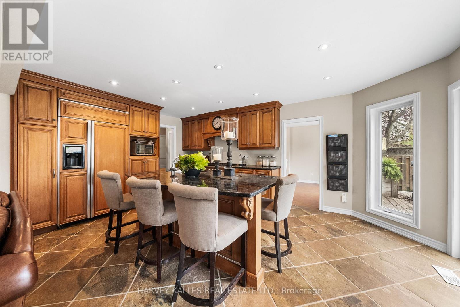 2139 Bushtrail Court, Burlington, Ontario  L7M 4B2 - Photo 13 - W13113772