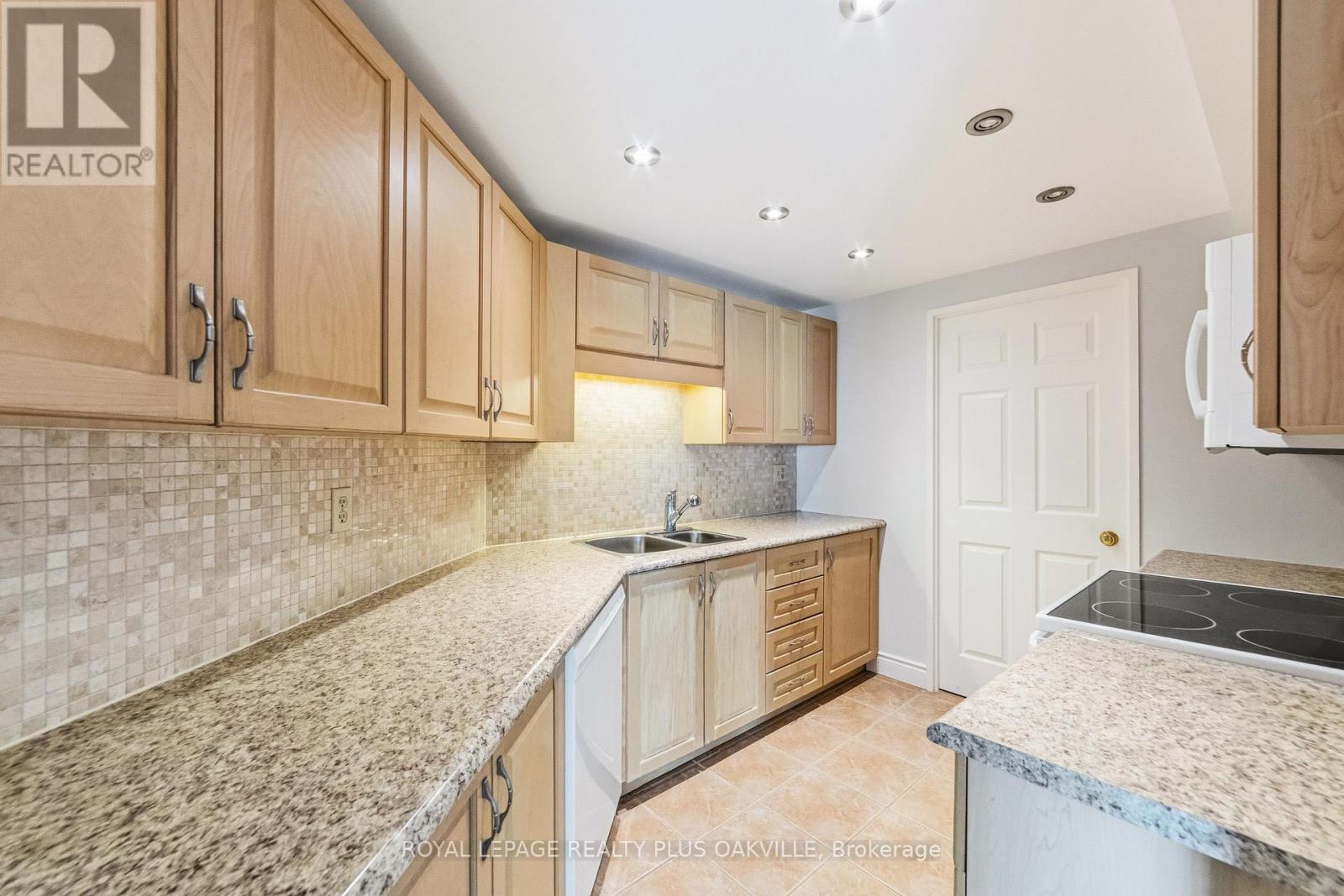404 - 100 Bronte Road, Oakville, Ontario  L6L 6L5 - Photo 17 - W13118150