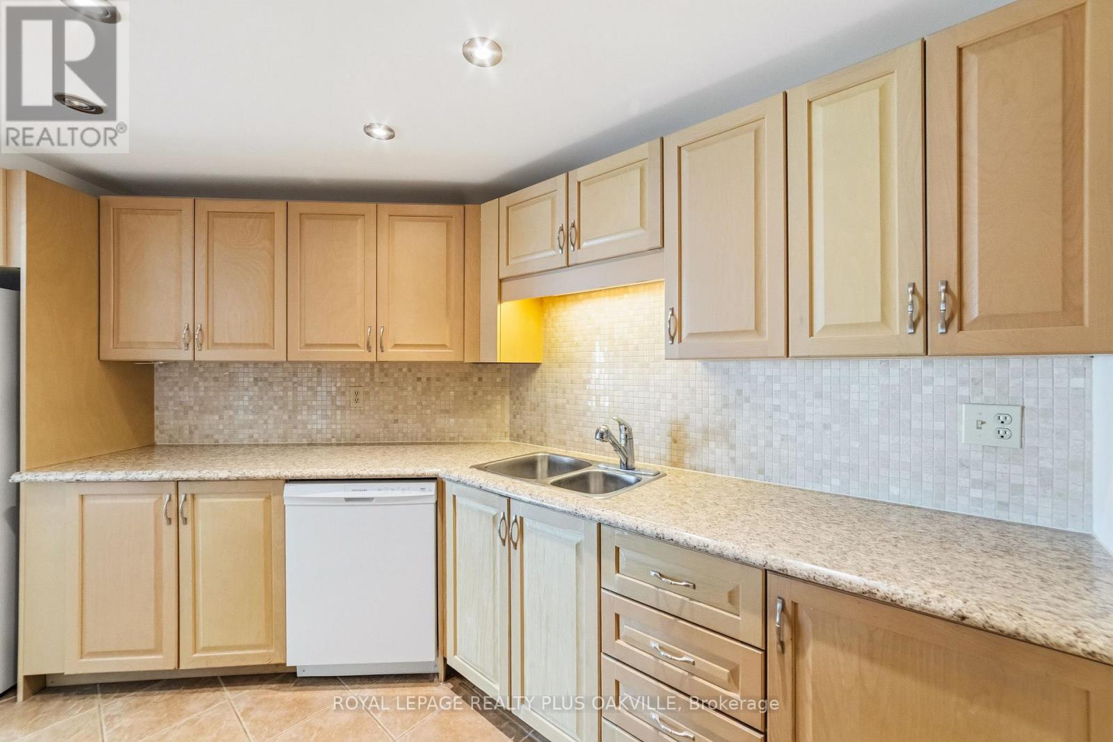 404 - 100 Bronte Road, Oakville, Ontario  L6L 6L5 - Photo 18 - W13118150