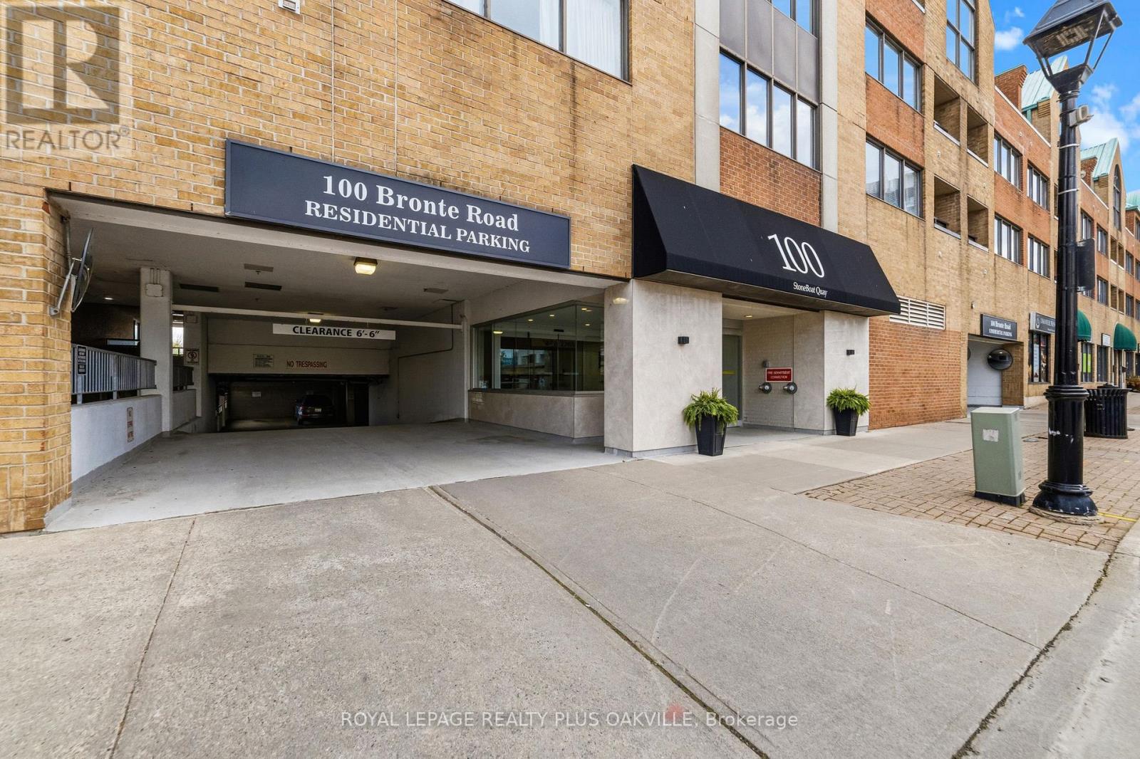 404 - 100 Bronte Road, Oakville, Ontario  L6L 6L5 - Photo 2 - W13118150