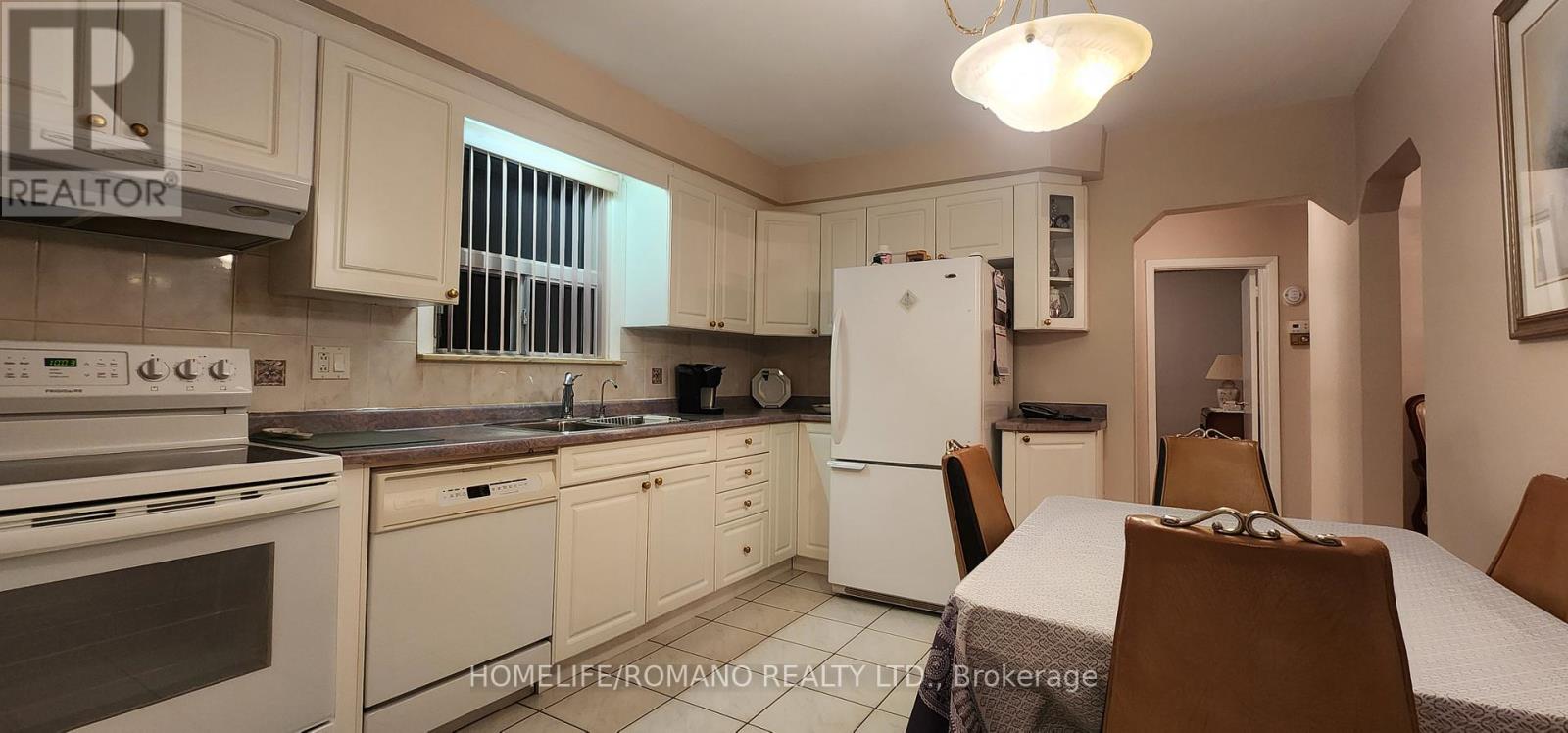 24 Katherine Road, Toronto, Ontario  M3K 1H9 - Photo 11 - W13118164