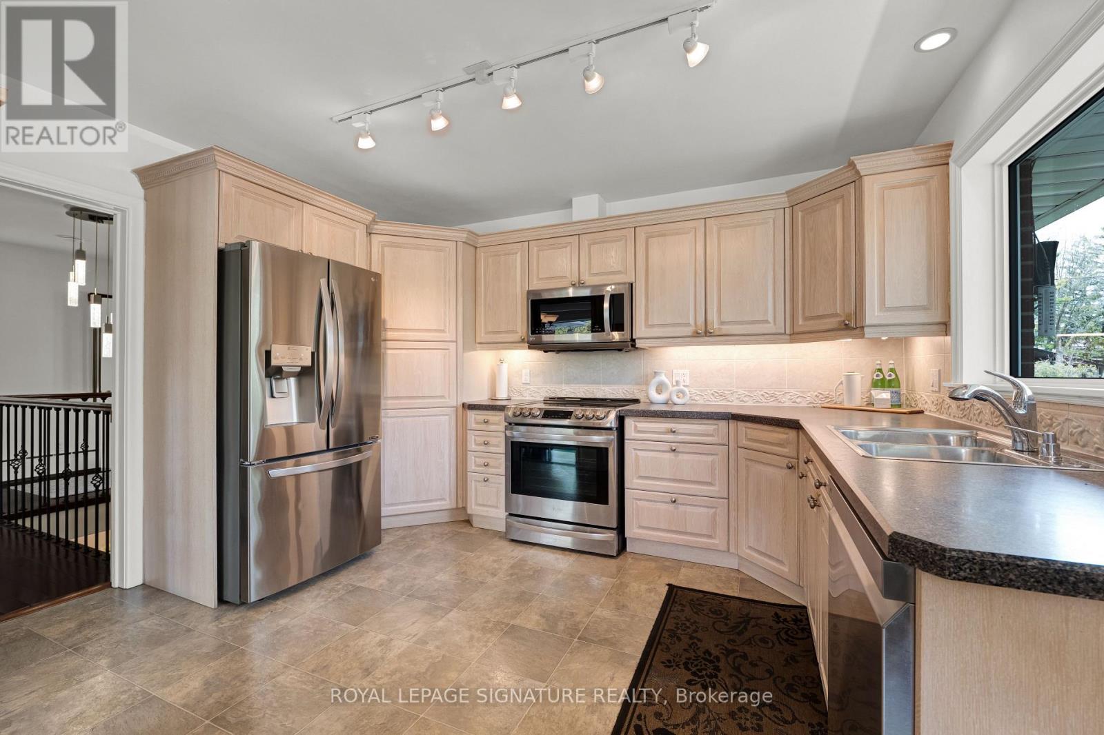 147 Verobeach Boulevard, Toronto, Ontario  M9M 1R2 - Photo 13 - W13118210