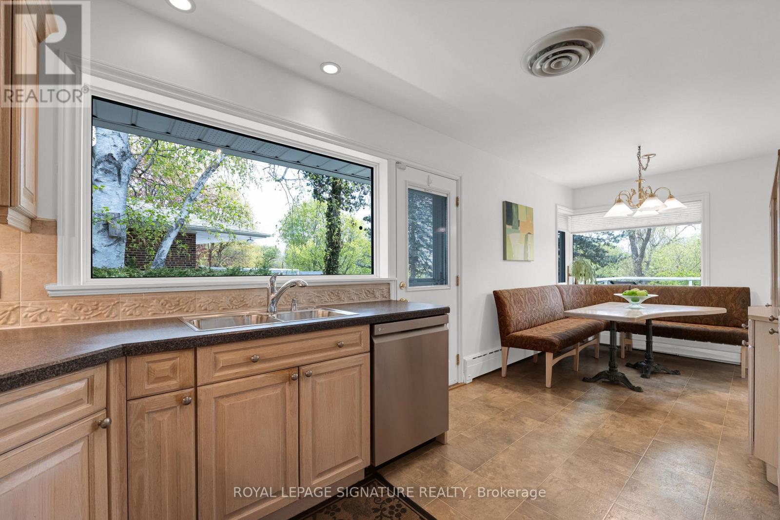 147 Verobeach Boulevard, Toronto, Ontario  M9M 1R2 - Photo 14 - W13118210