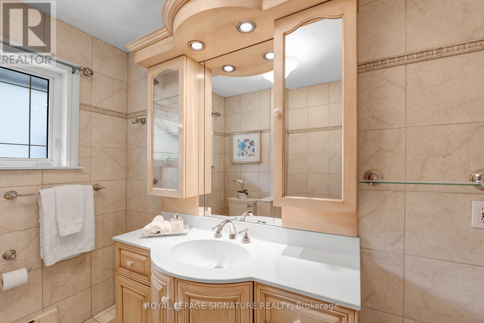 147 Verobeach Boulevard, Toronto, Ontario  M9M 1R2 - Photo 21 - W13118210