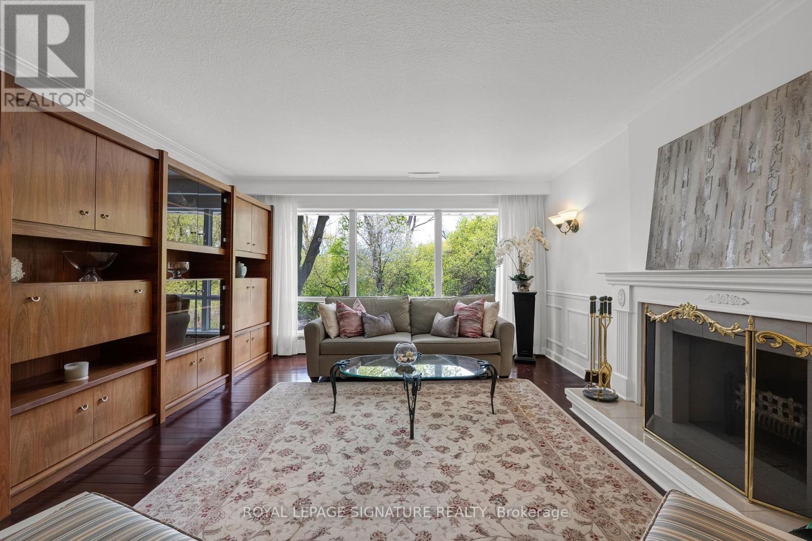 147 Verobeach Boulevard, Toronto, Ontario  M9M 1R2 - Photo 5 - W13118210