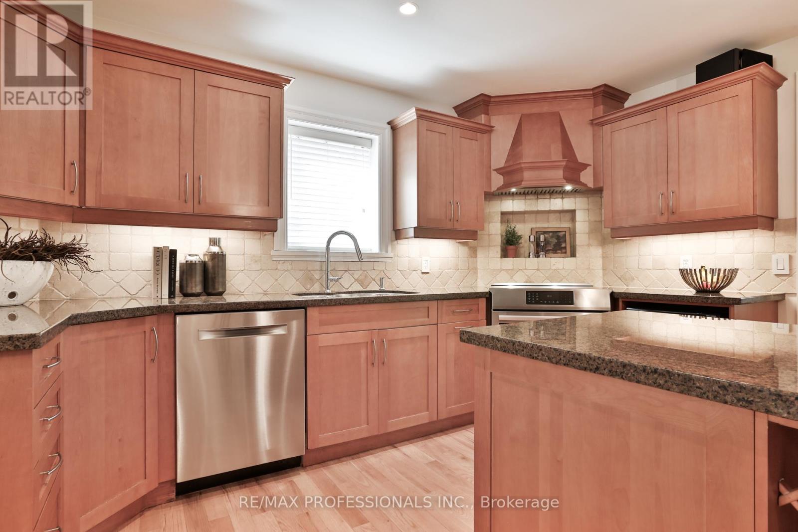 11 Cranleigh Court, Toronto, Ontario  M9A 3Y2 - Photo 10 - W13118214