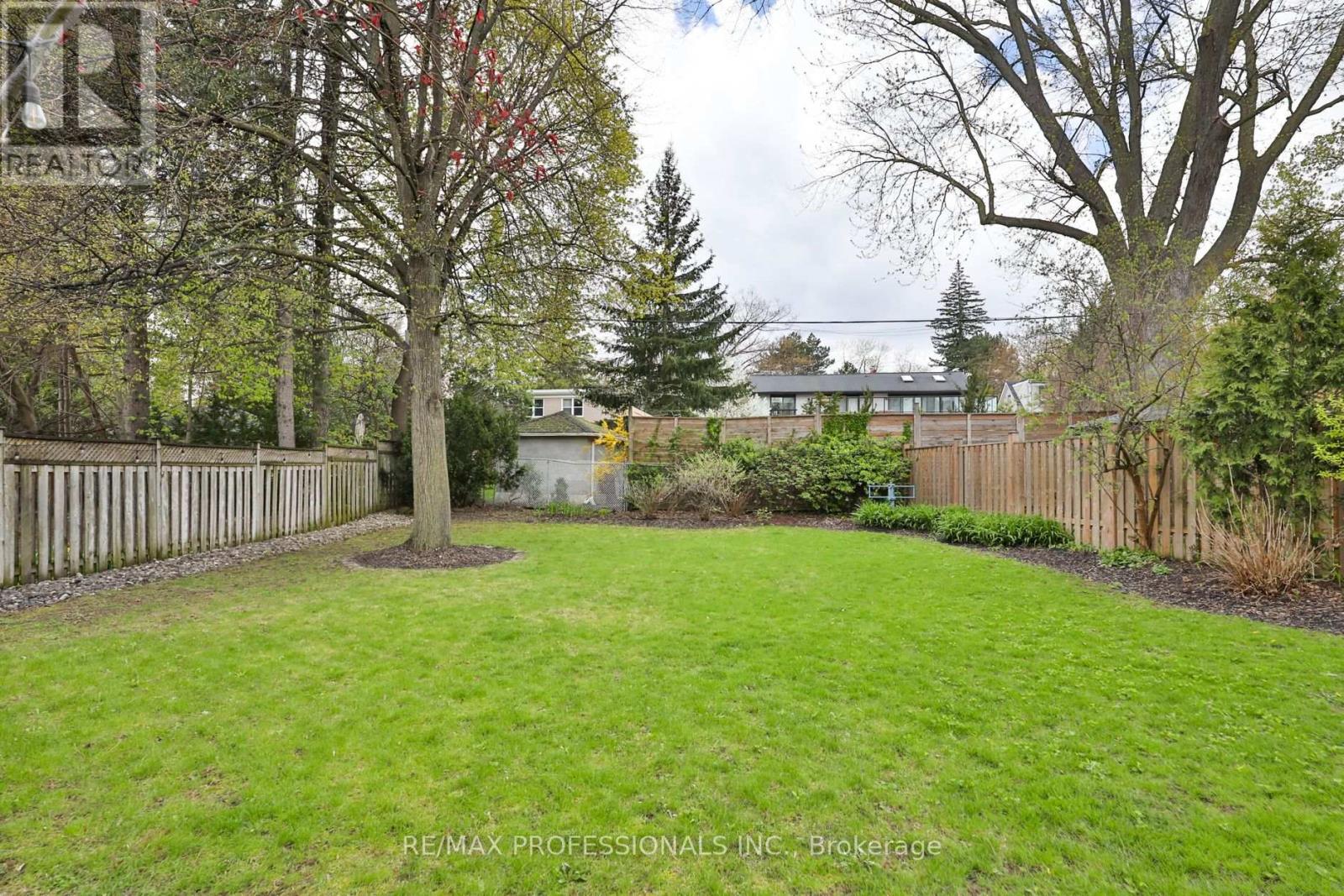 11 Cranleigh Court, Toronto, Ontario  M9A 3Y2 - Photo 2 - W13118214