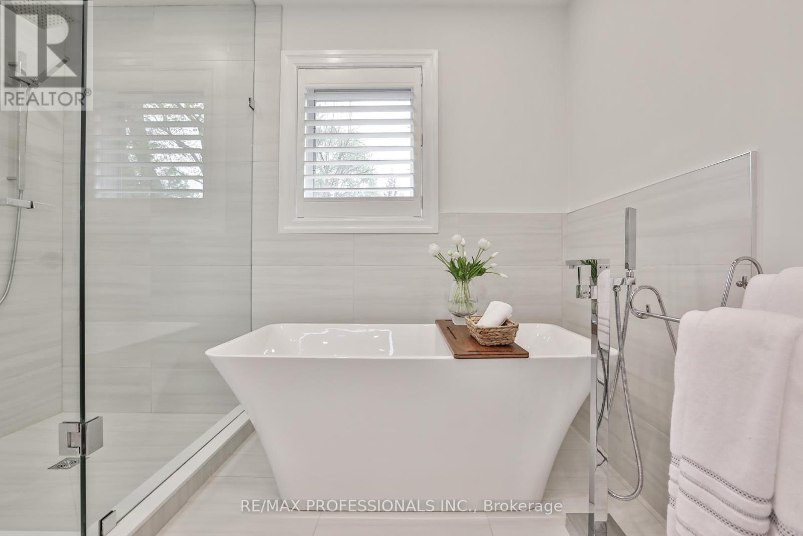11 Cranleigh Court, Toronto, Ontario  M9A 3Y2 - Photo 34 - W13118214