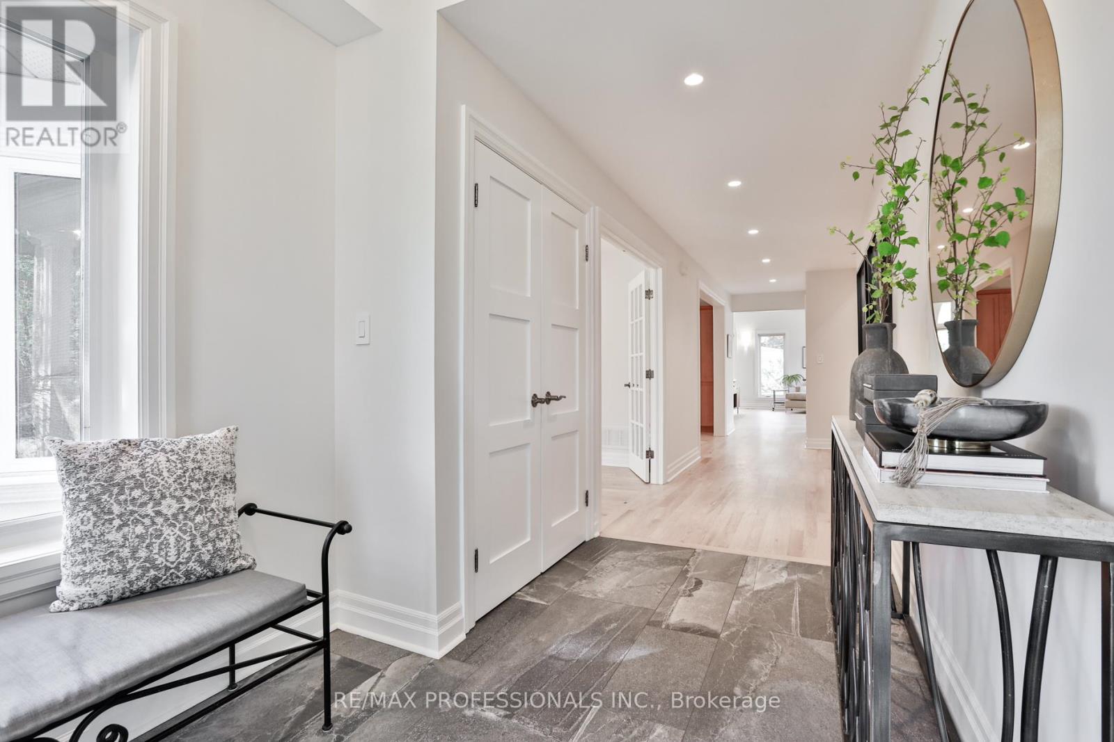 11 Cranleigh Court, Toronto, Ontario  M9A 3Y2 - Photo 4 - W13118214