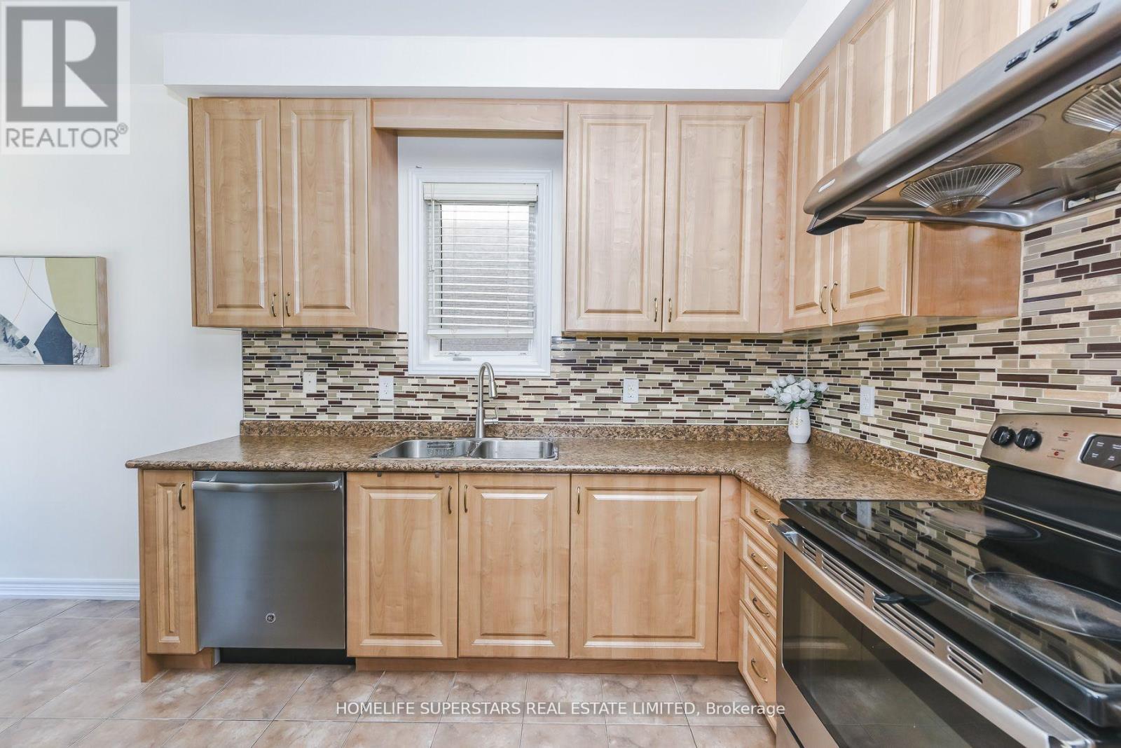 16 Altura Way, Brampton, Ontario  L6P 4A1 - Photo 8 - W13118258