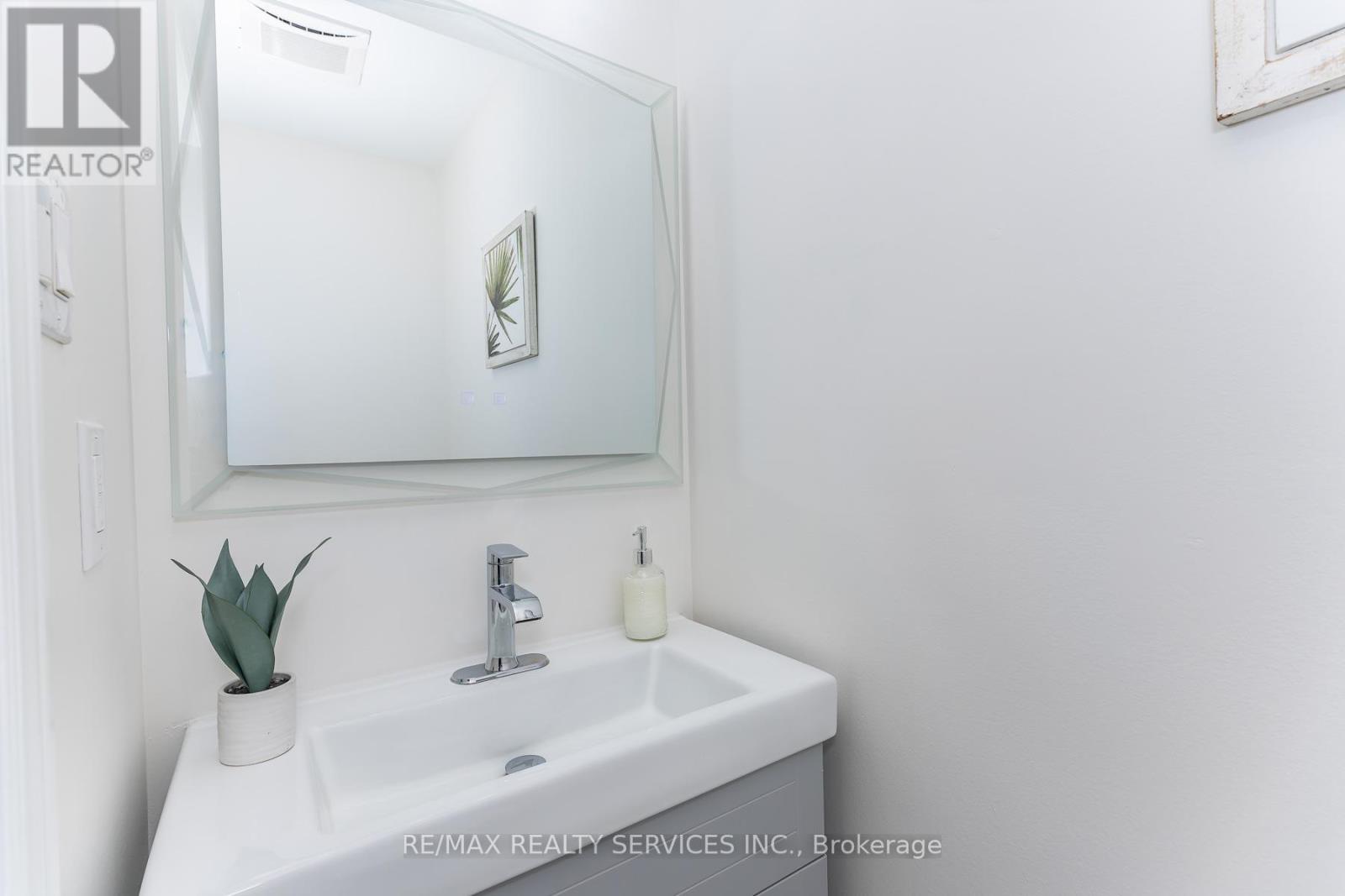 22 Berryfield Way, Brampton, Ontario  L6R 0Y2 - Photo 12 - W13118306