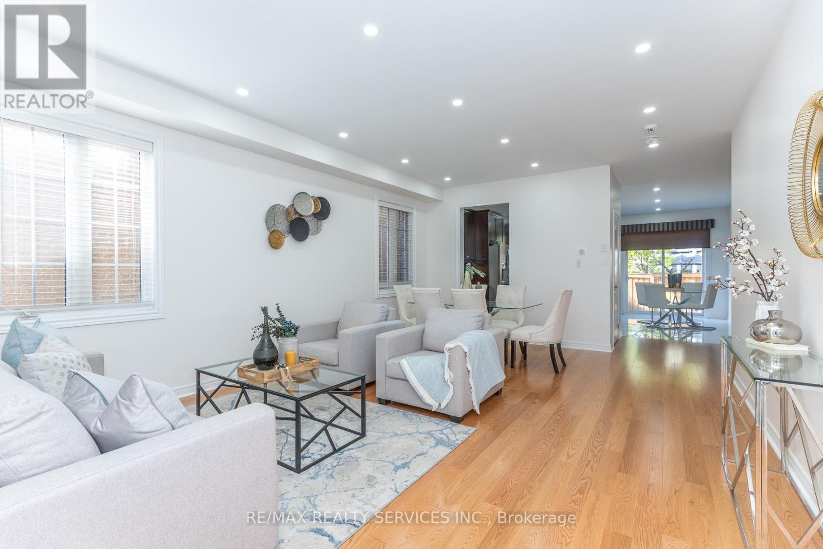 22 Berryfield Way, Brampton, Ontario  L6R 0Y2 - Photo 6 - W13118306