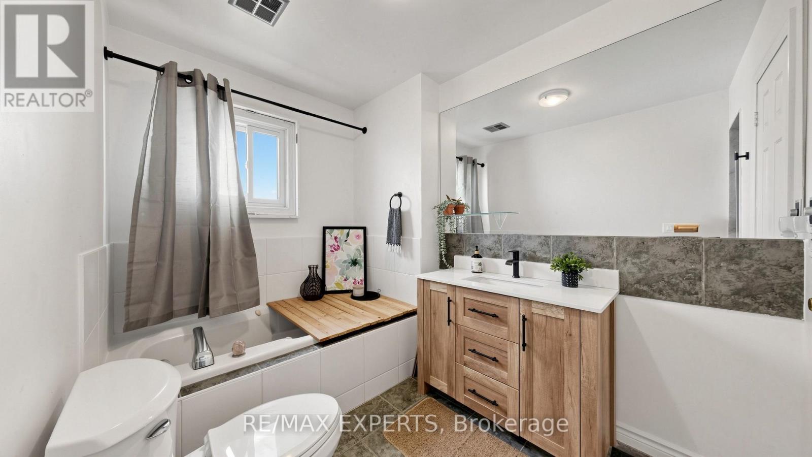 7 Warbrick Lane, Caledon, Ontario  L7E 1G3 - Photo 18 - W13118318