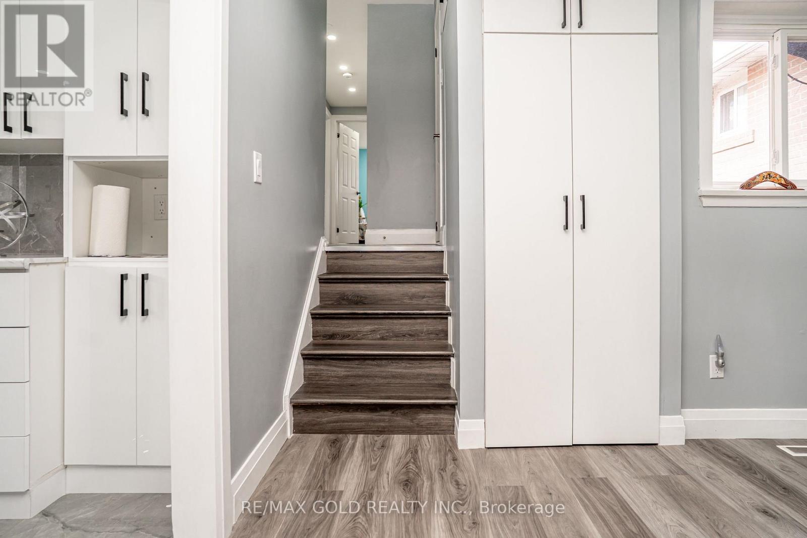 33 Garside Crescent, Brampton, Ontario  L6S 1H5 - Photo 17 - W13118328