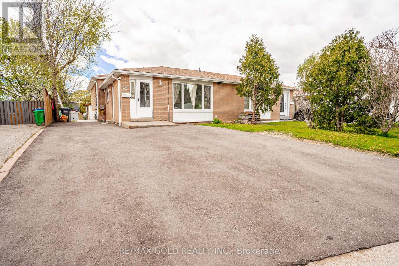 33 Garside Crescent, Brampton, Ontario  L6S 1H5 - Photo 3 - W13118328