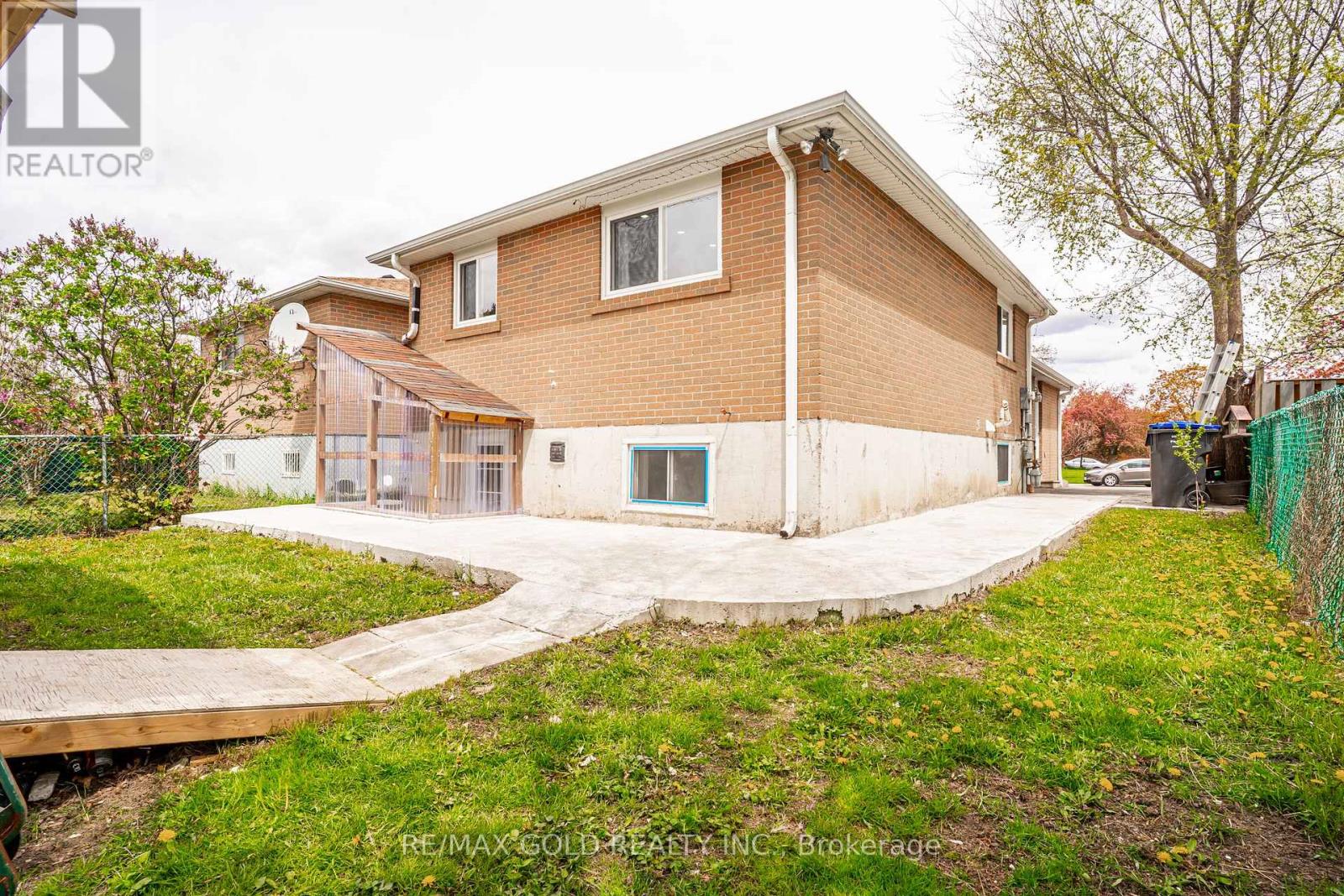 33 Garside Crescent, Brampton, Ontario  L6S 1H5 - Photo 37 - W13118328