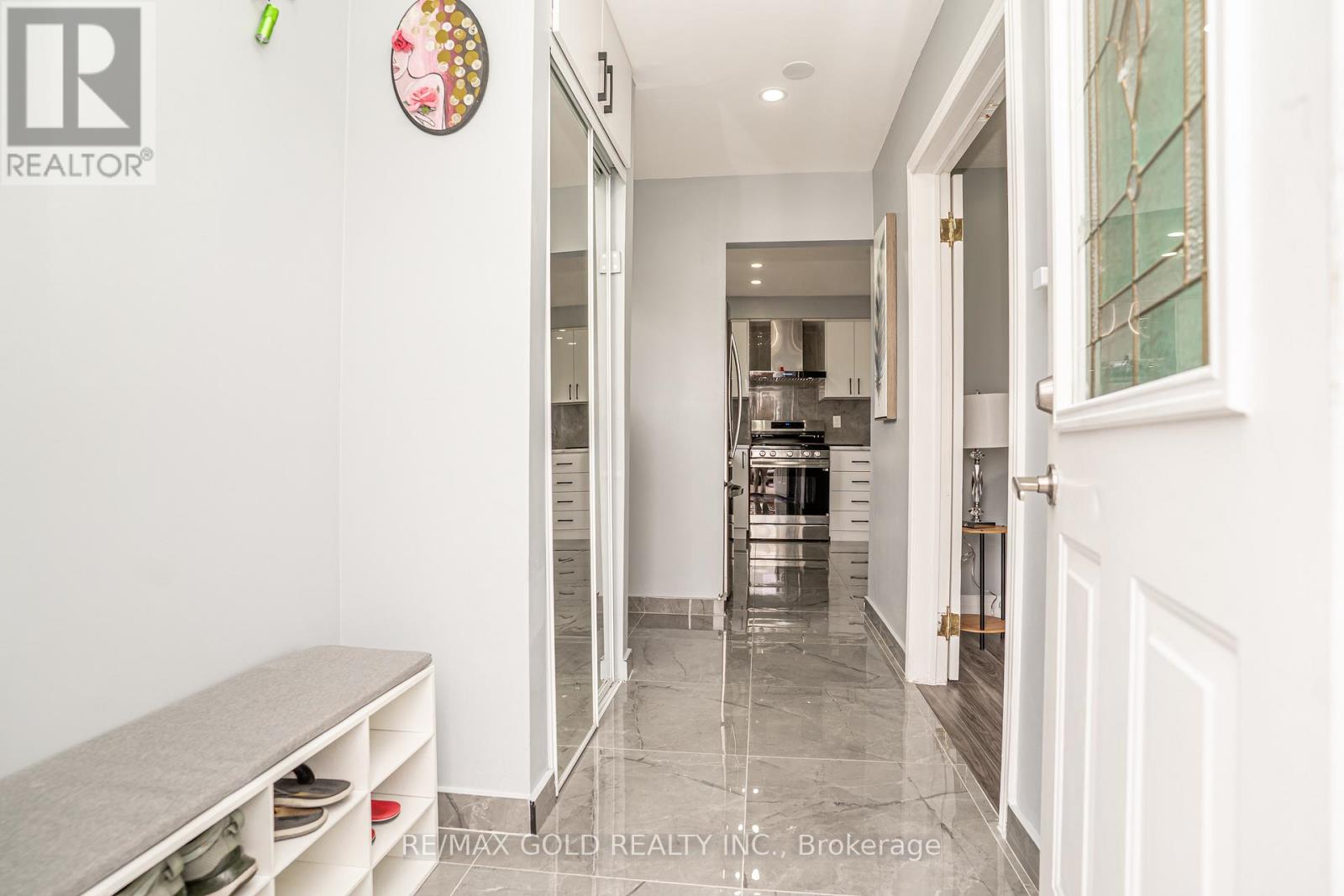 33 Garside Crescent, Brampton, Ontario  L6S 1H5 - Photo 5 - W13118328
