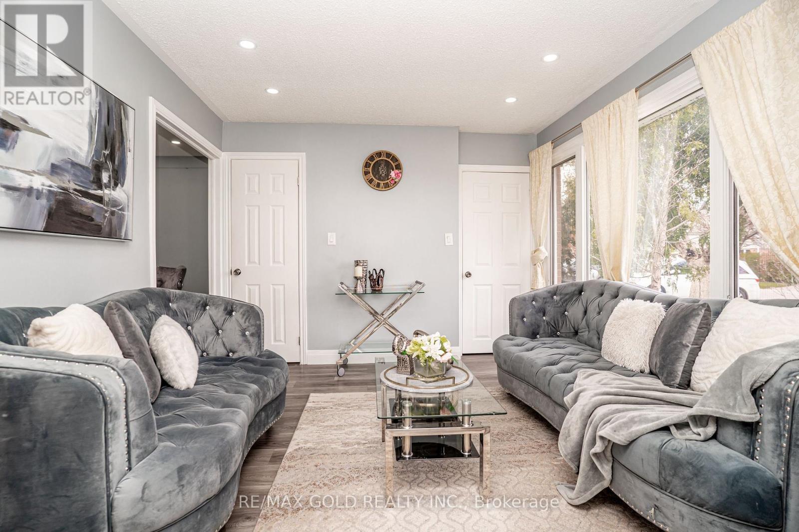 33 Garside Crescent, Brampton, Ontario  L6S 1H5 - Photo 6 - W13118328