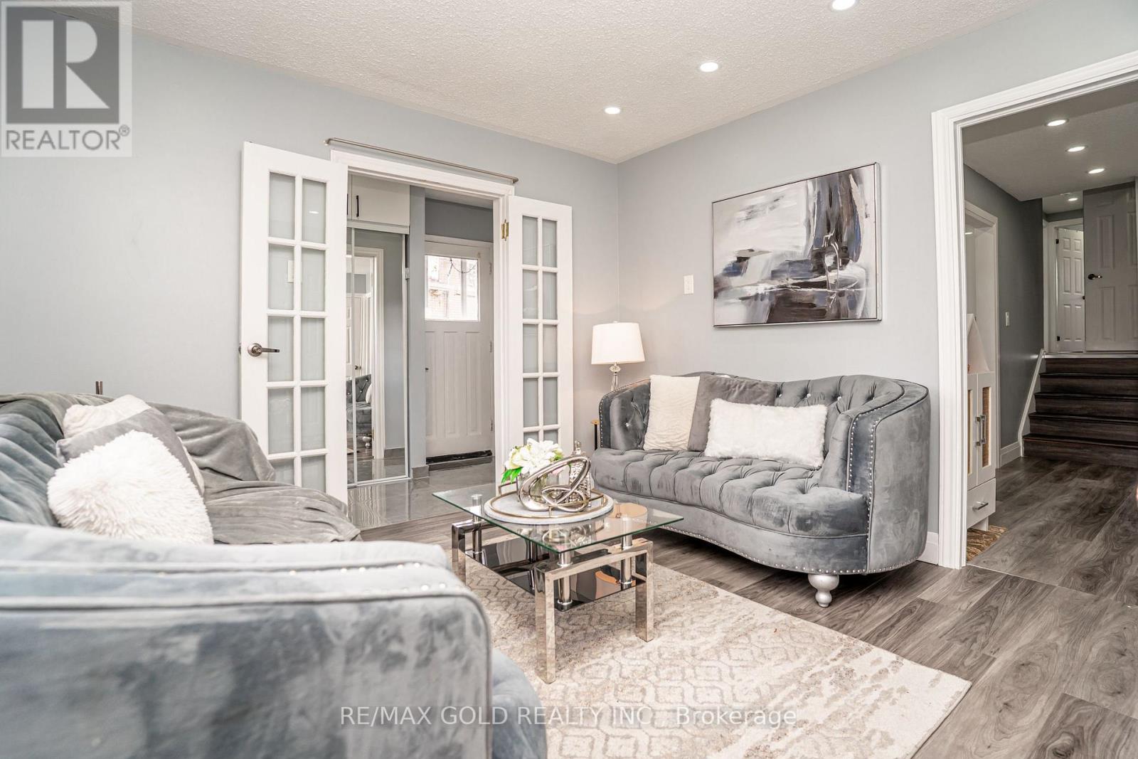 33 Garside Crescent, Brampton, Ontario  L6S 1H5 - Photo 7 - W13118328