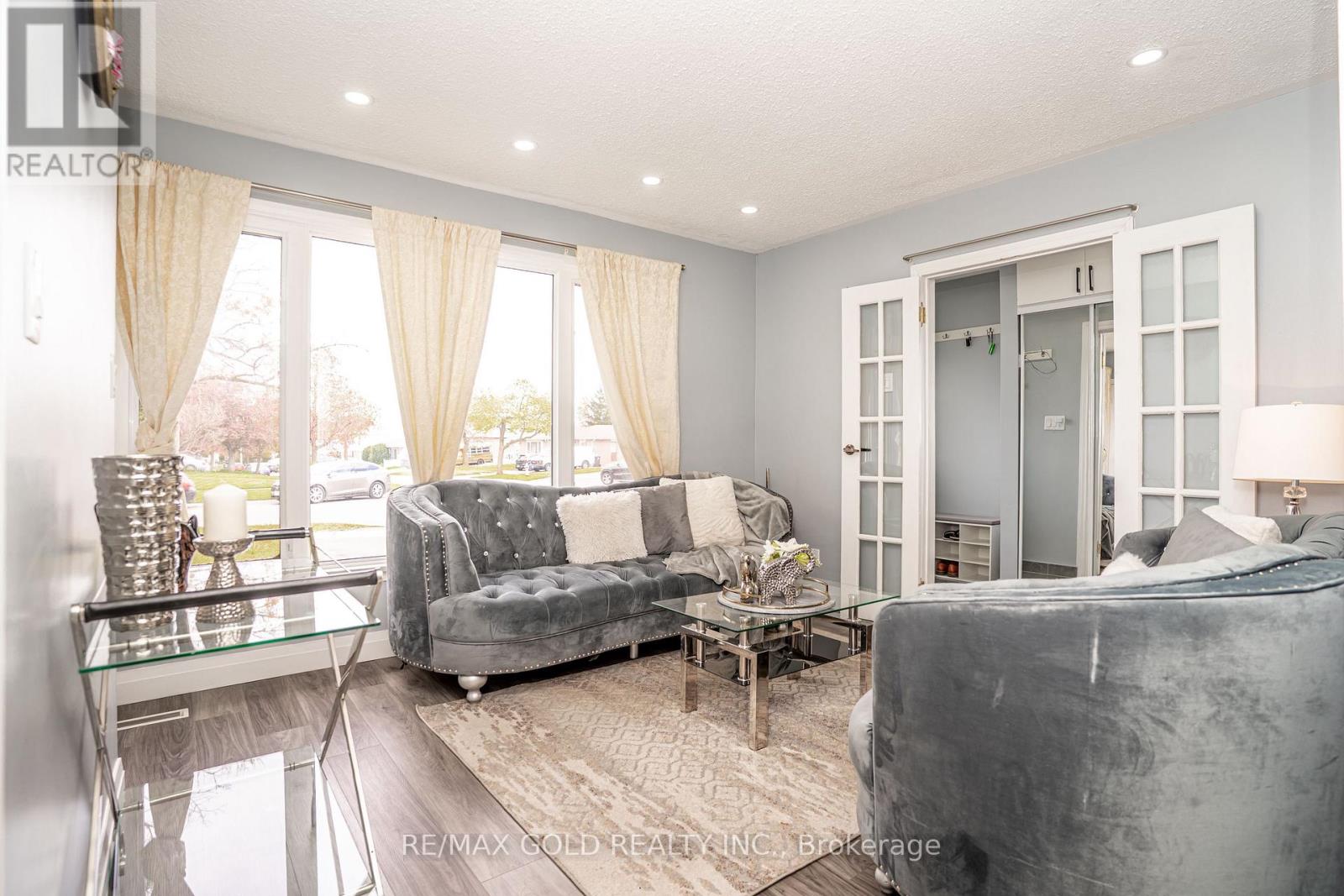 33 Garside Crescent, Brampton, Ontario  L6S 1H5 - Photo 8 - W13118328