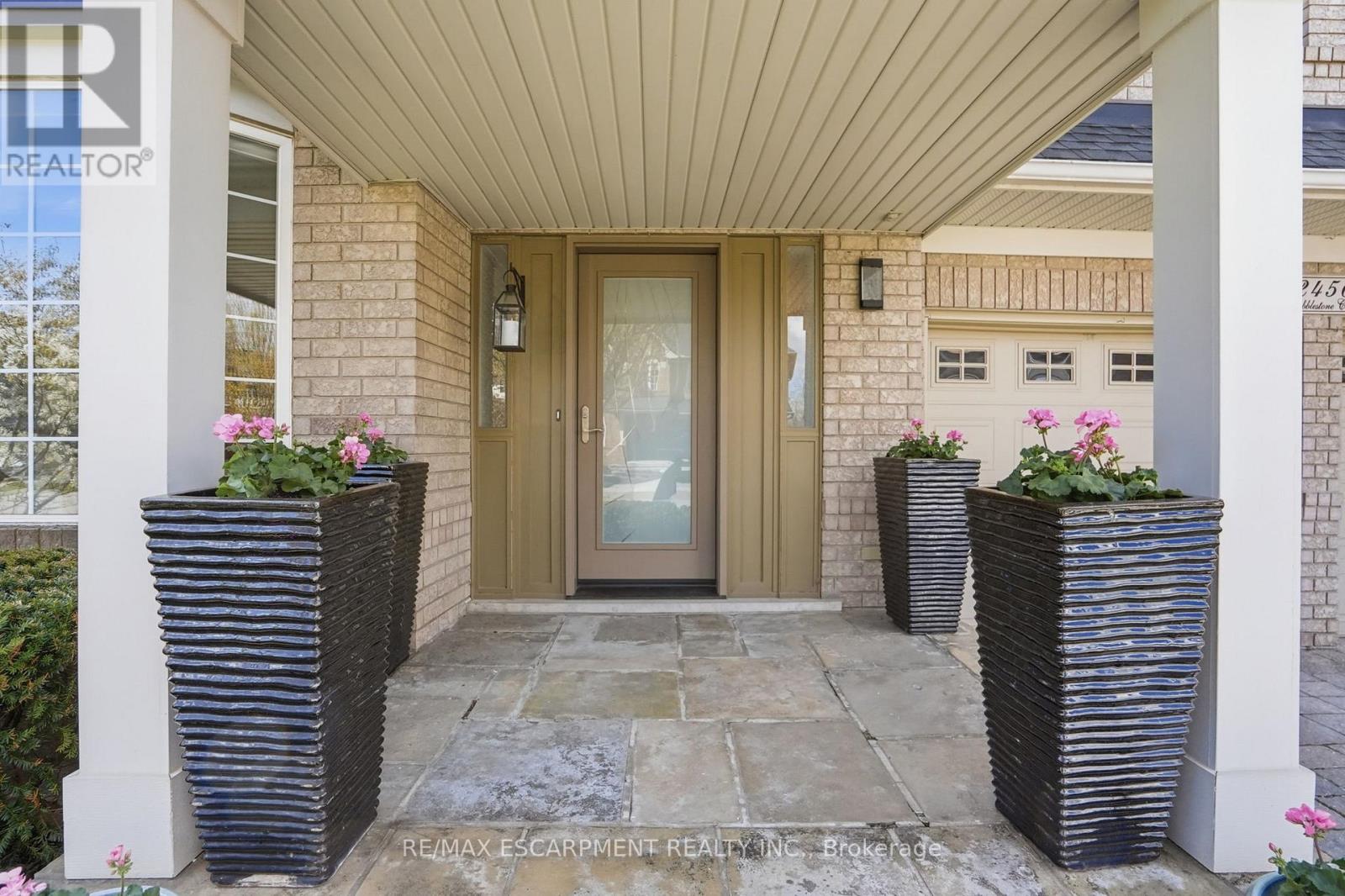 2456 Pebblestone Court, Oakville, Ontario  L6M 4C4 - Photo 3 - W13118378