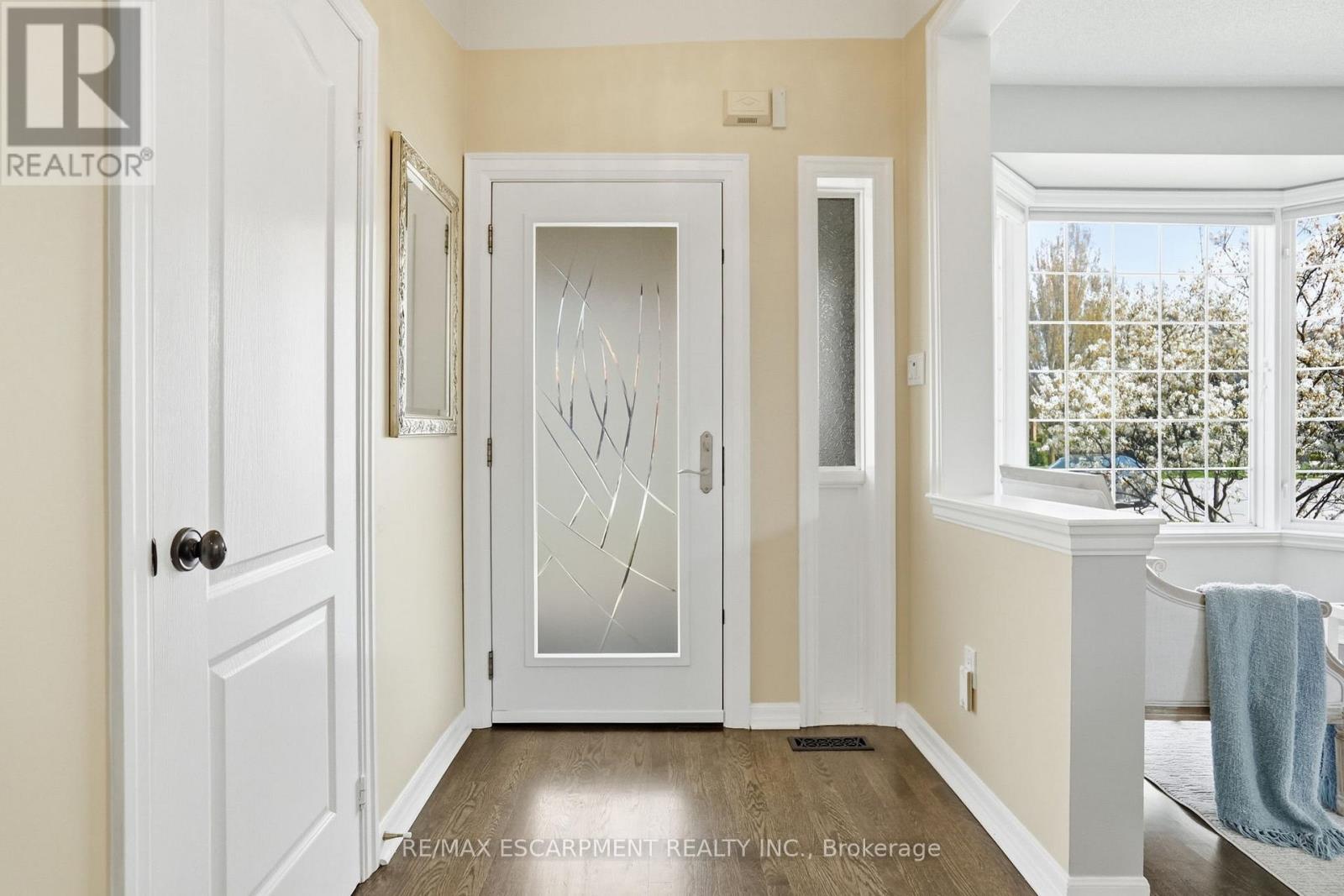 2456 Pebblestone Court, Oakville, Ontario  L6M 4C4 - Photo 4 - W13118378