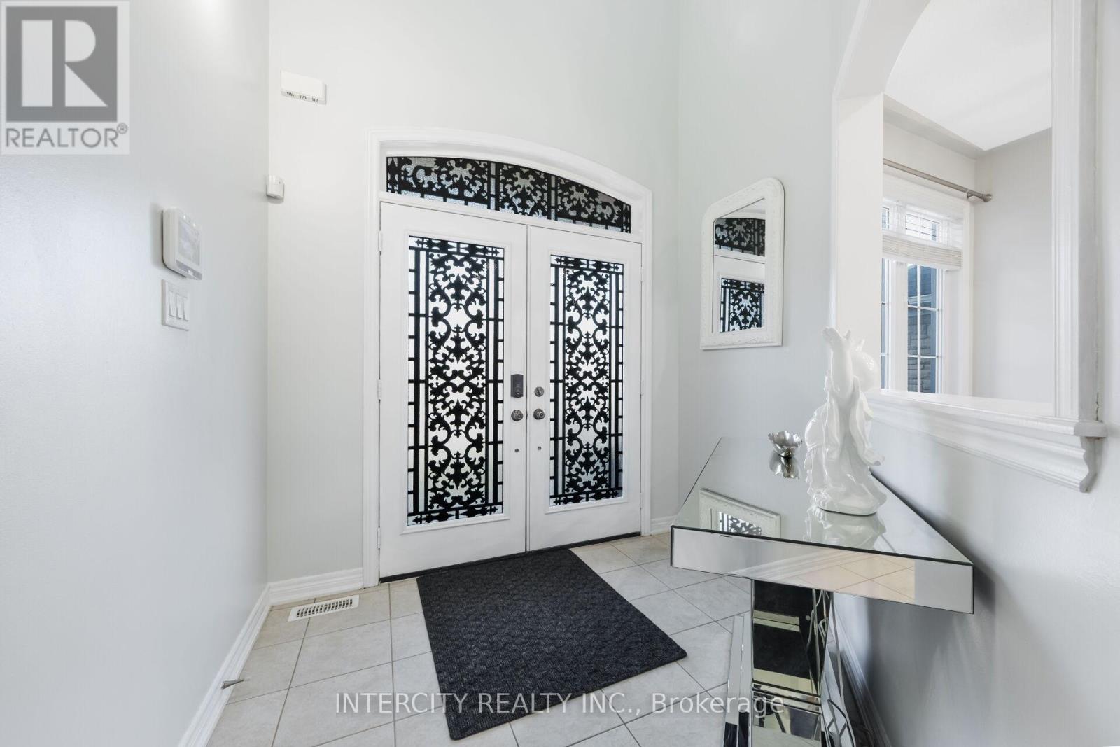 6 Constance Street, Brampton, Ontario  L6P 3G4 - Photo 4 - W13118410
