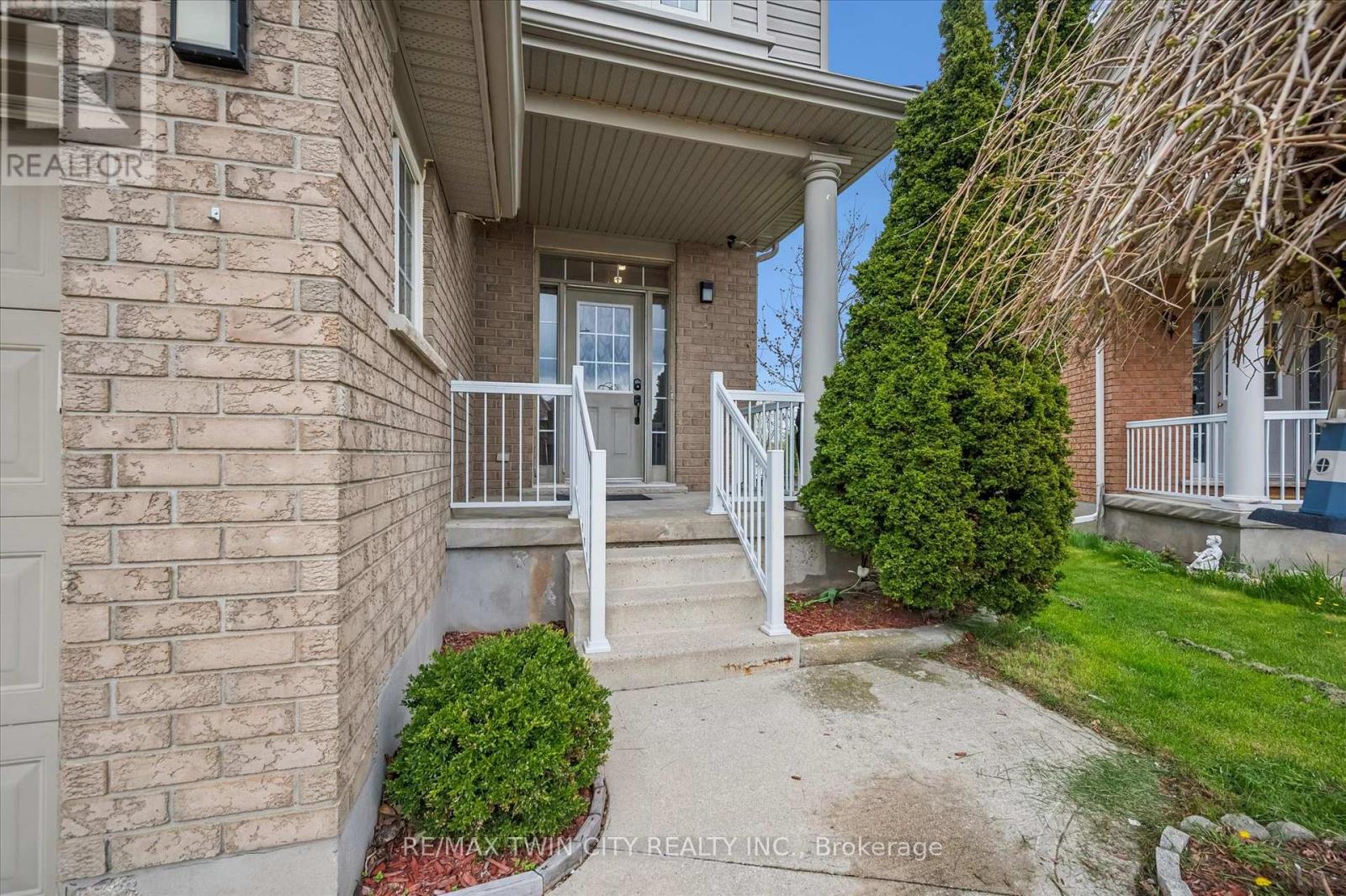 96 Hay Crescent, Cambridge, Ontario  N1P 1H7 - Photo 4 - X13118274