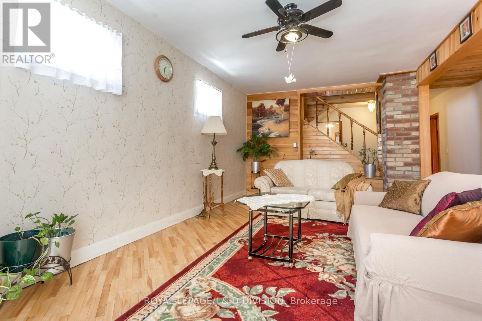 20 Glasgow Avenue, Toronto, Ontario  M1K 1C1 - Photo 7 - E13118088