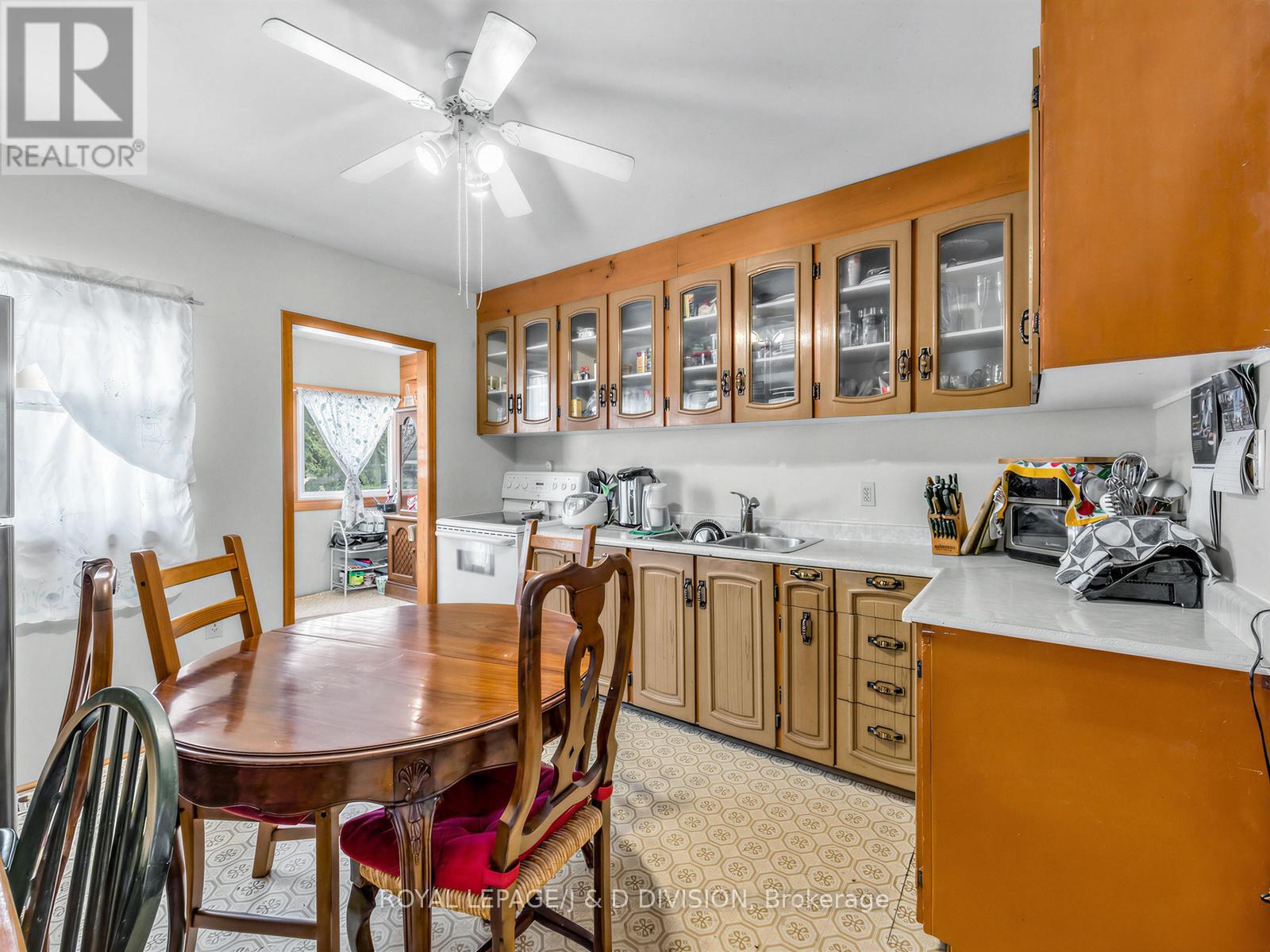 20 Glasgow Avenue, Toronto, Ontario  M1K 1C1 - Photo 9 - E13118088