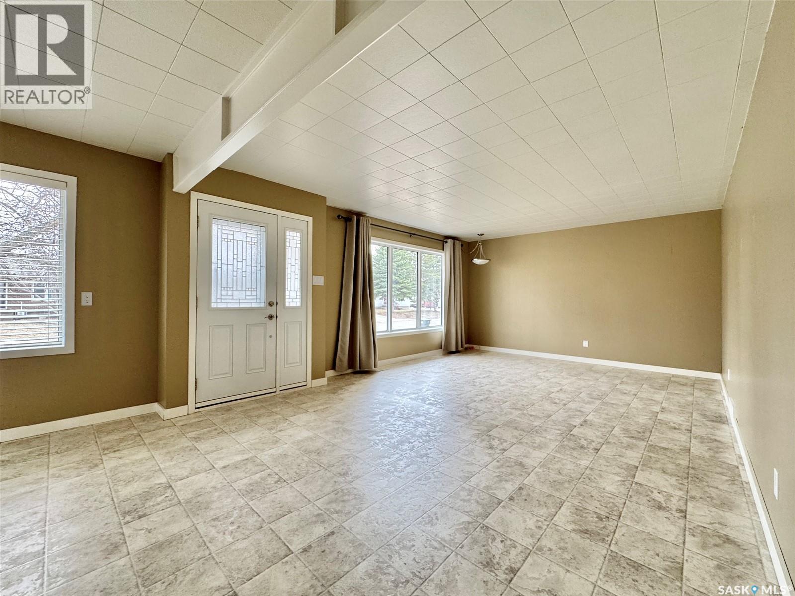 5 Crestwood Crescent, Yorkton, Saskatchewan  S3N 2P2 - Photo 8 - SK035677