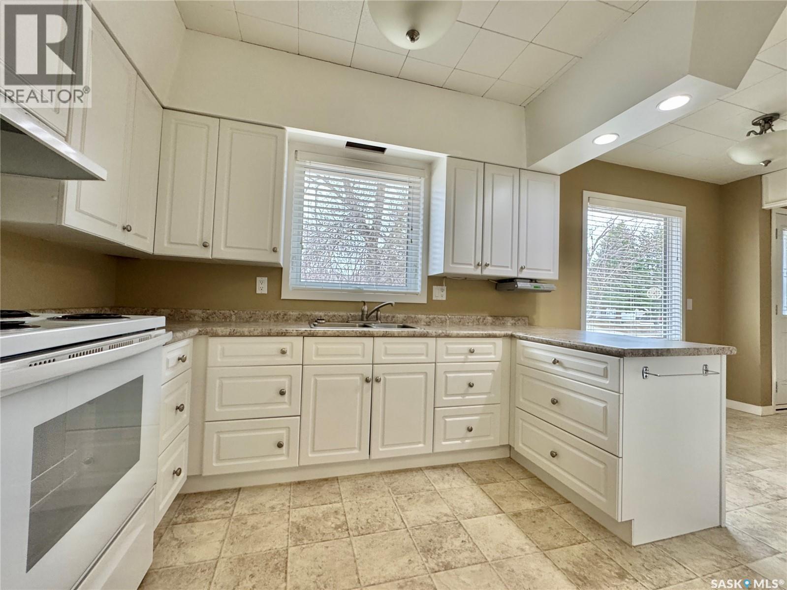 5 Crestwood Crescent, Yorkton, Saskatchewan  S3N 2P2 - Photo 2 - SK035677