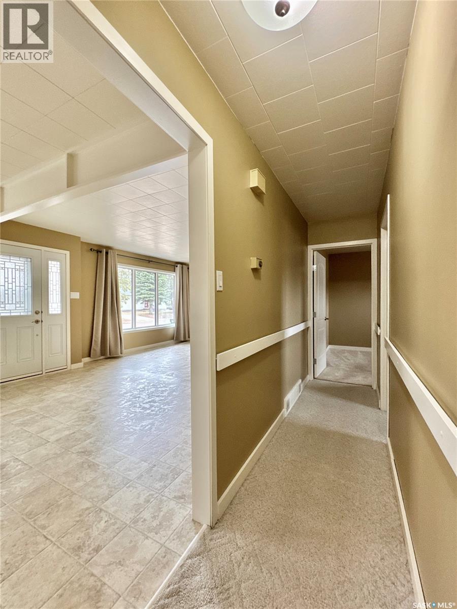 5 Crestwood Crescent, Yorkton, Saskatchewan  S3N 2P2 - Photo 12 - SK035677