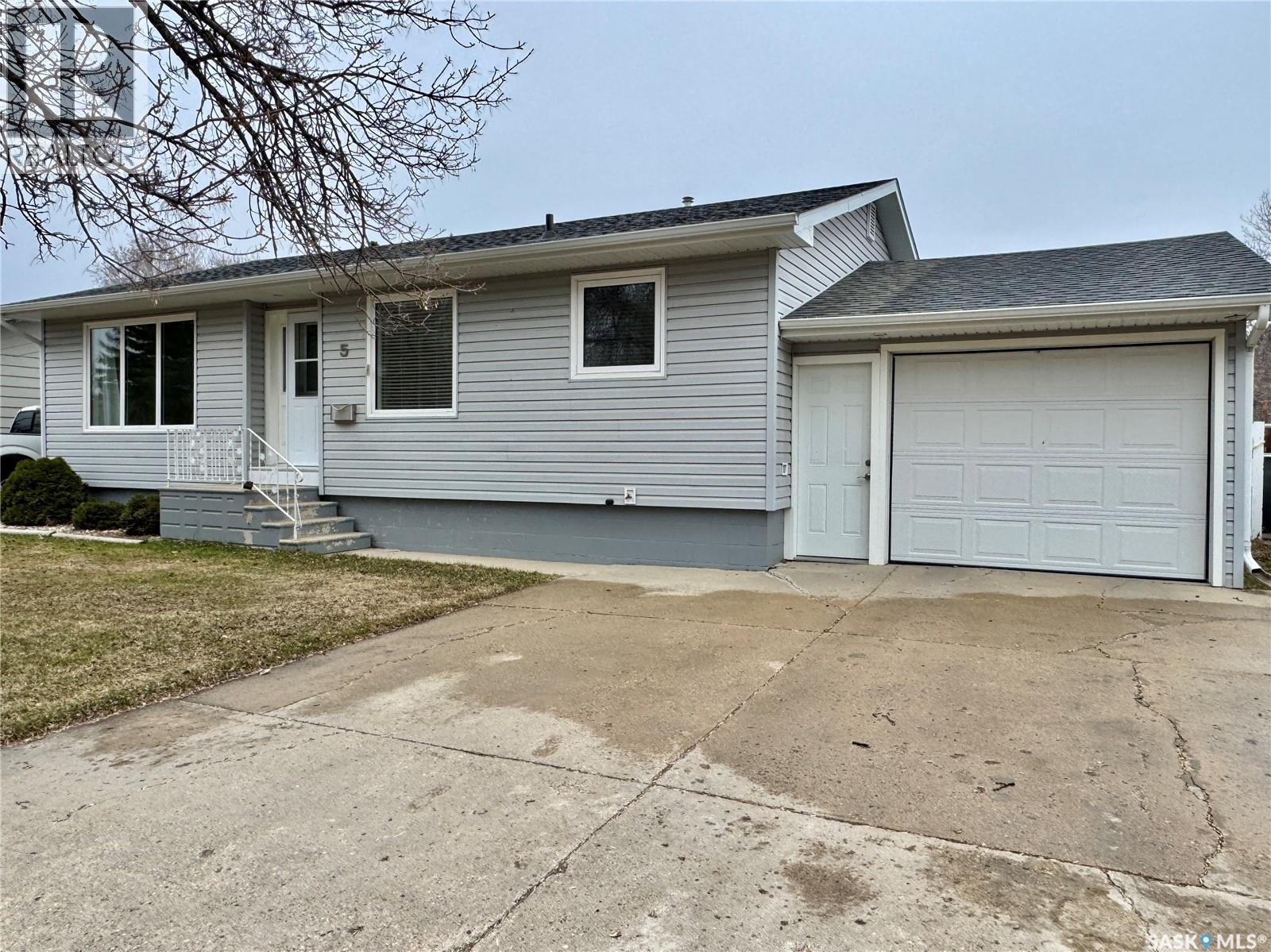 5 Crestwood Crescent, Yorkton, Saskatchewan  S3N 2P2 - Photo 29 - SK035677