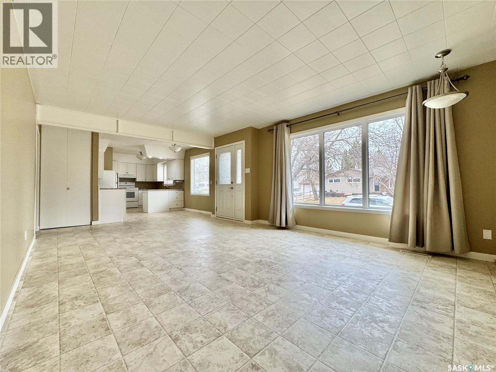 5 Crestwood Crescent, Yorkton, Saskatchewan  S3N 2P2 - Photo 9 - SK035677