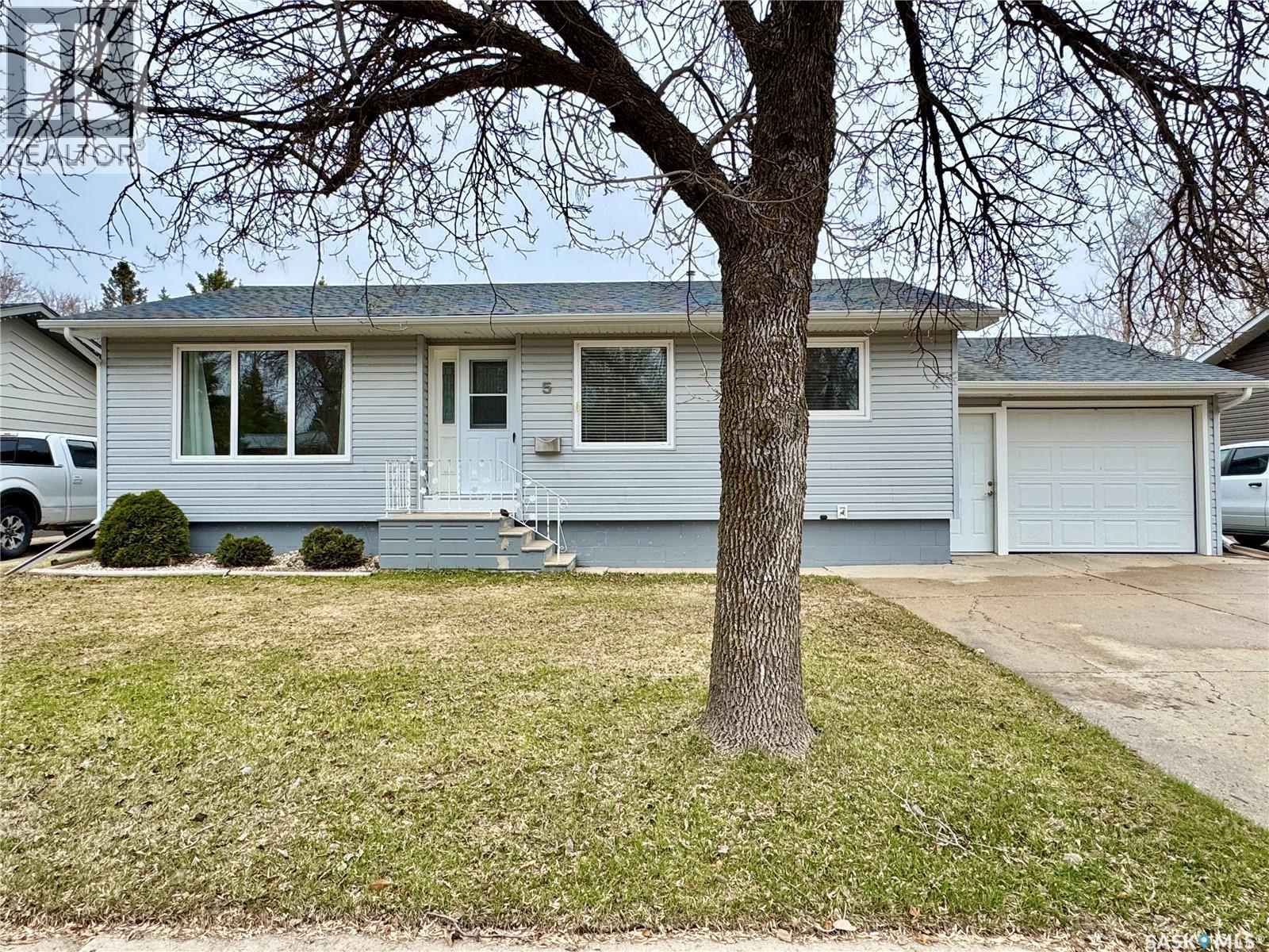 5 Crestwood Crescent, Yorkton, Saskatchewan  S3N 2P2 - Photo 36 - SK035677