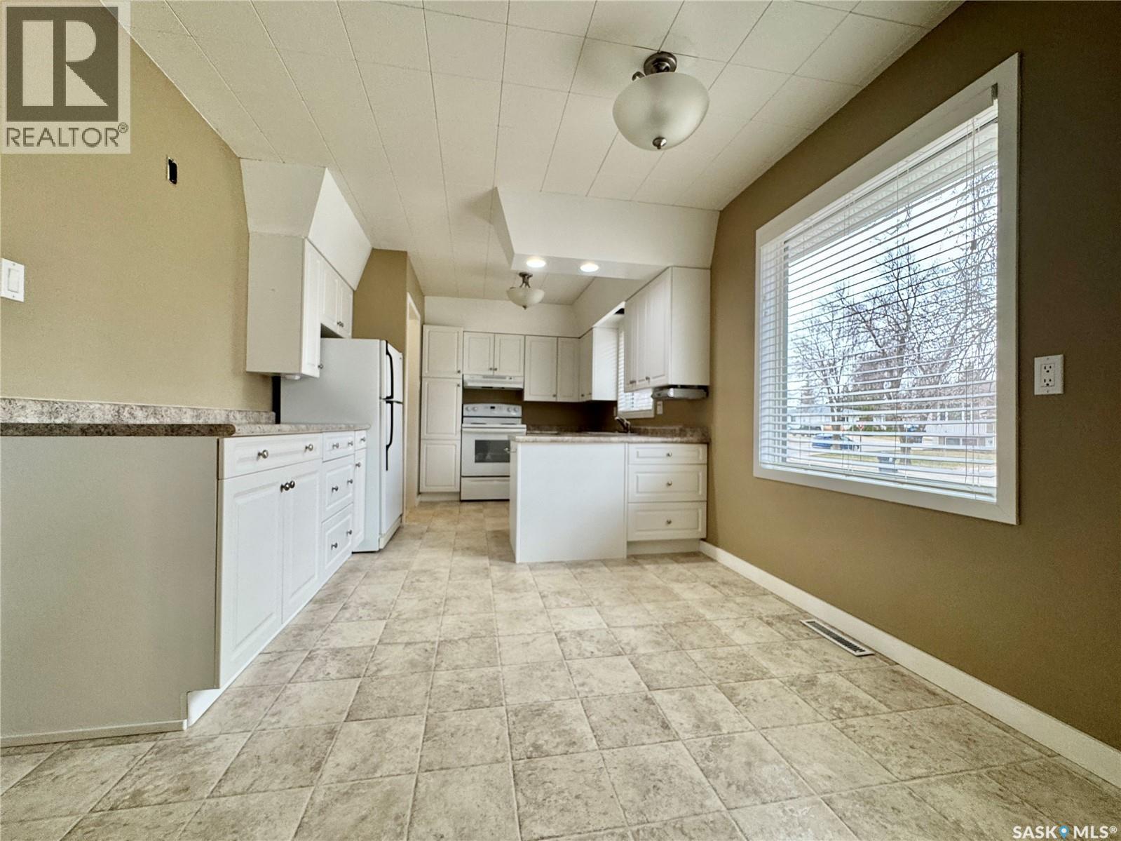 5 Crestwood Crescent, Yorkton, Saskatchewan  S3N 2P2 - Photo 6 - SK035677