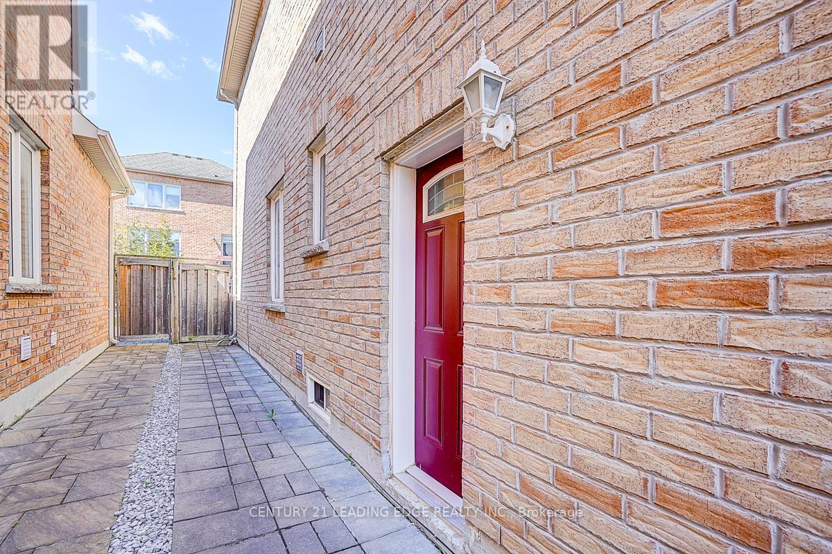 22 Pelister Drive, Markham, Ontario  L6E 0M6 - Photo 4 - N13117760