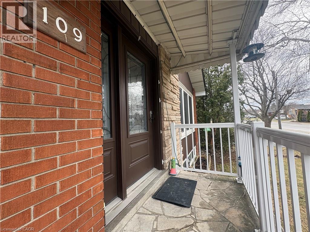 109 Ridge Street, Hamilton, Ontario  L9A 2X4 - Photo 2 - 40820664