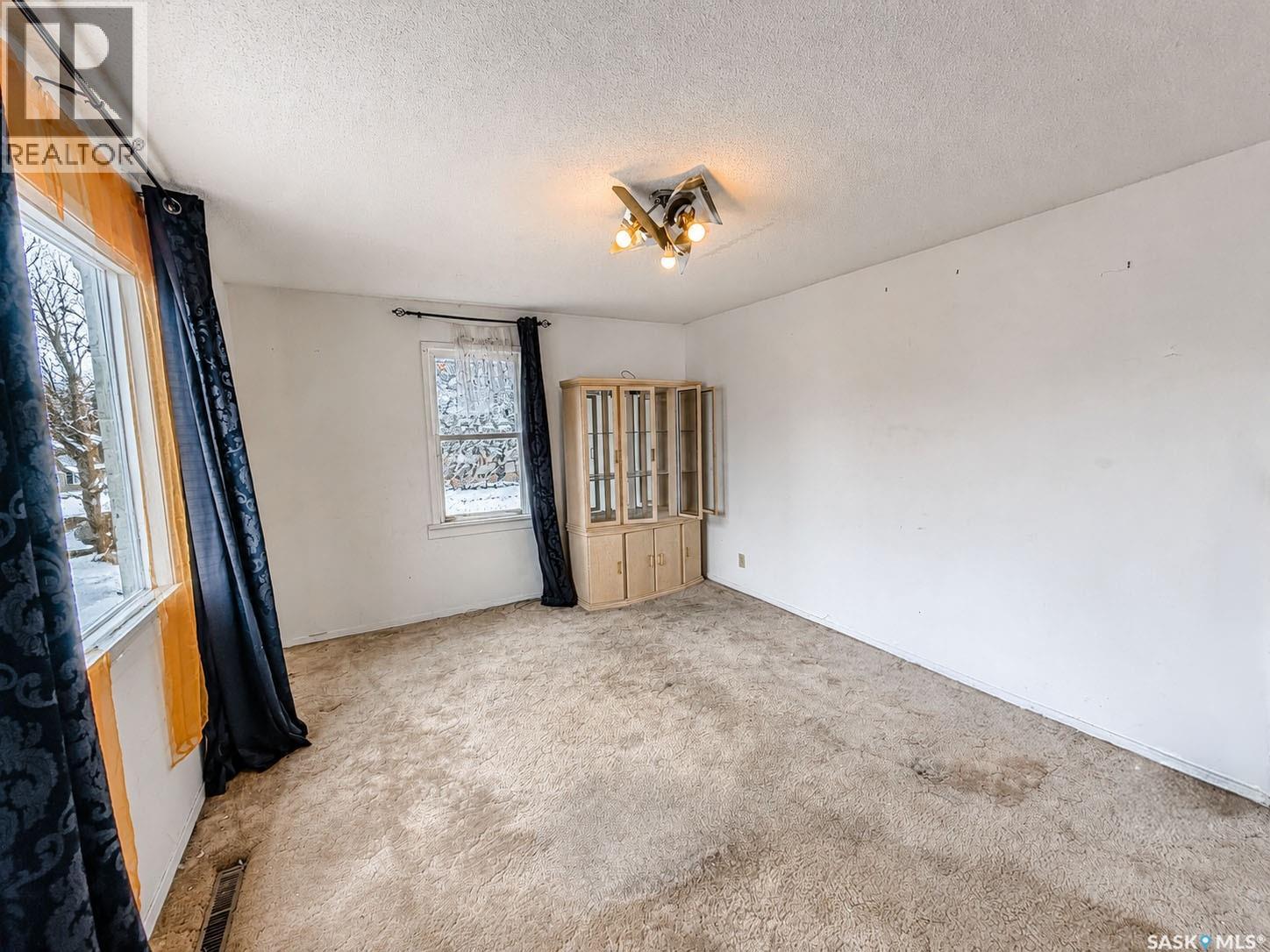 1915 15th Street W, Prince Albert, Saskatchewan  S6V 3V1 - Photo 3 - SK035737