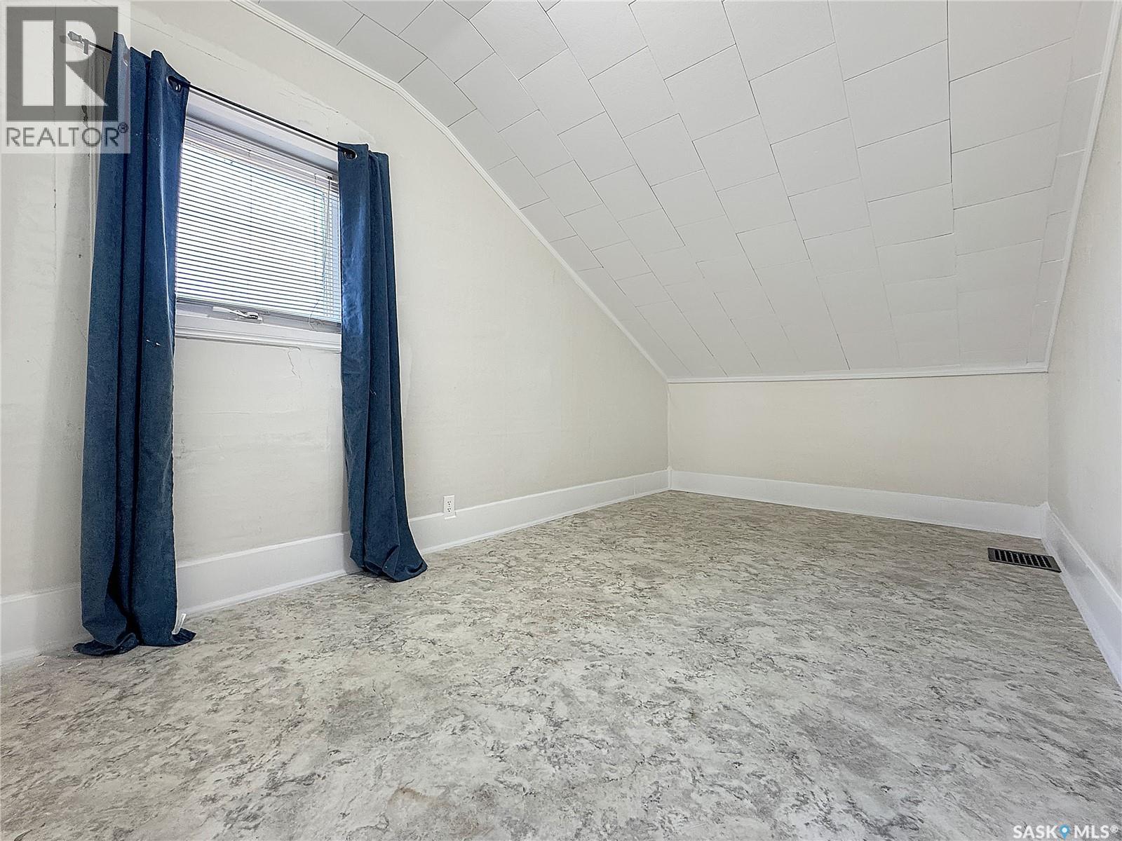 405 Railway Avenue, Cut Knife, Saskatchewan  S0M 0N0 - Photo 23 - SK035658