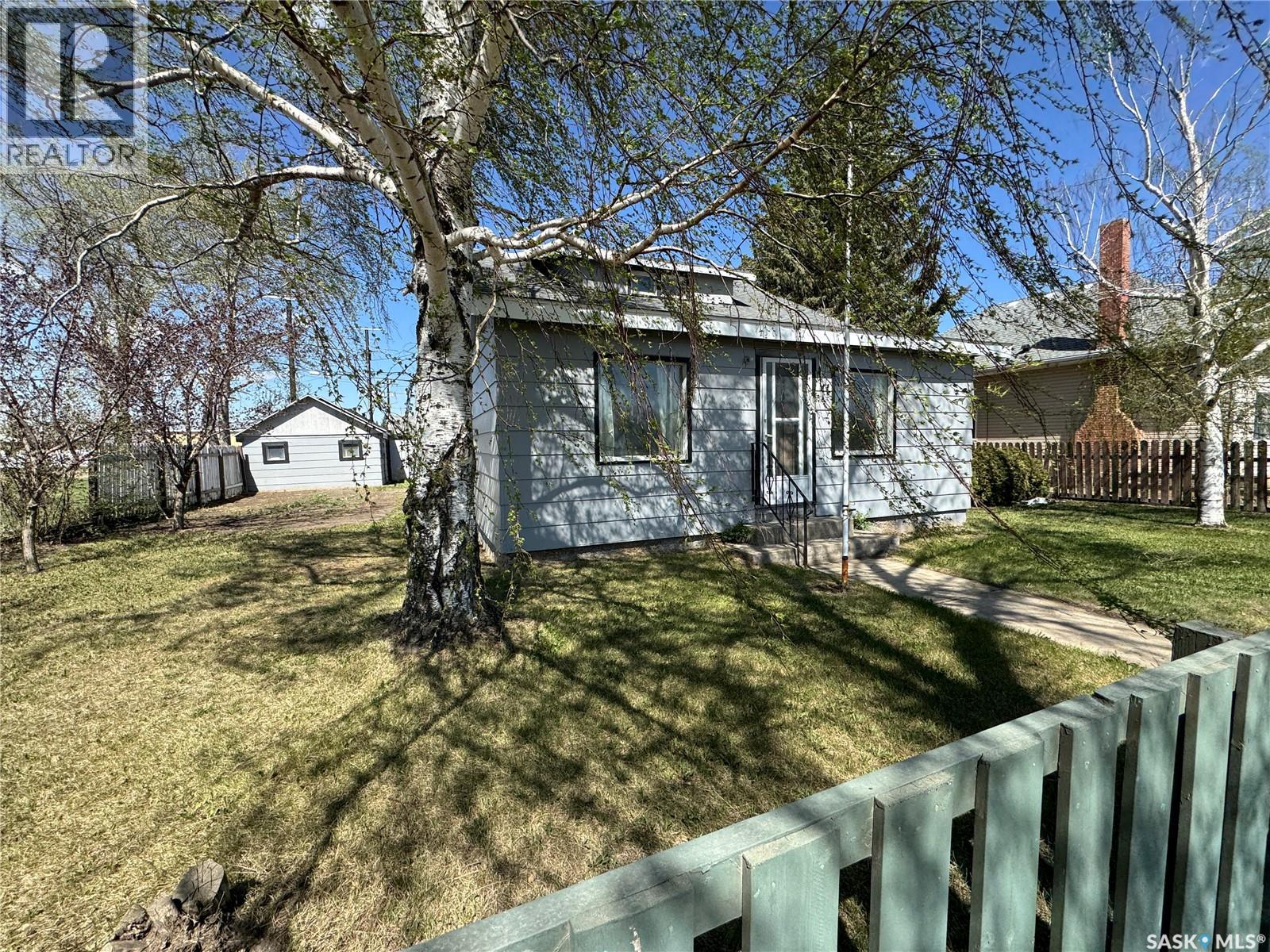 405 Railway Avenue, Cut Knife, Saskatchewan  S0M 0N0 - Photo 27 - SK035658