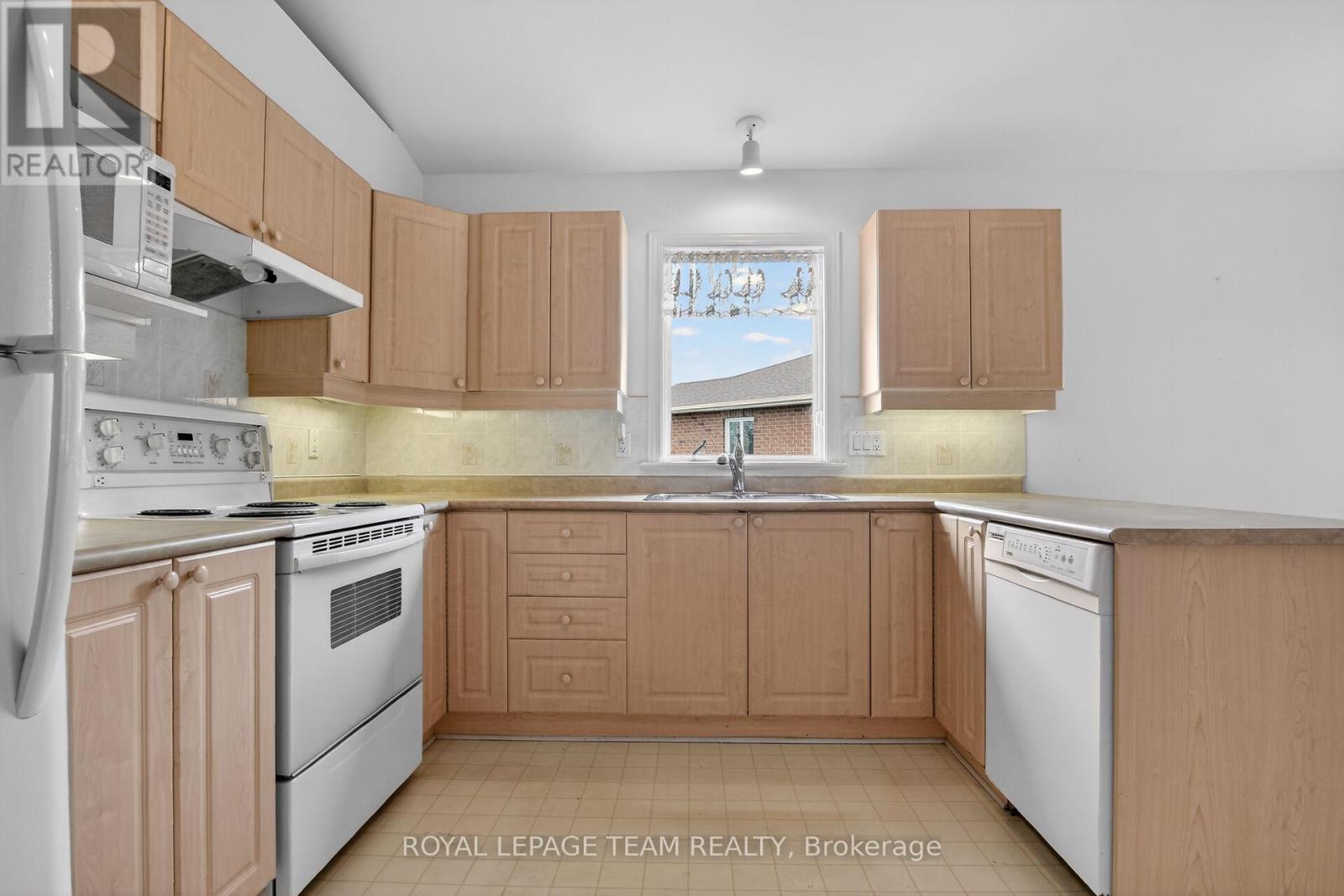 78 Amberlakes Drive, Ottawa, Ontario  K2S 2A2 - Photo 4 - X13118490