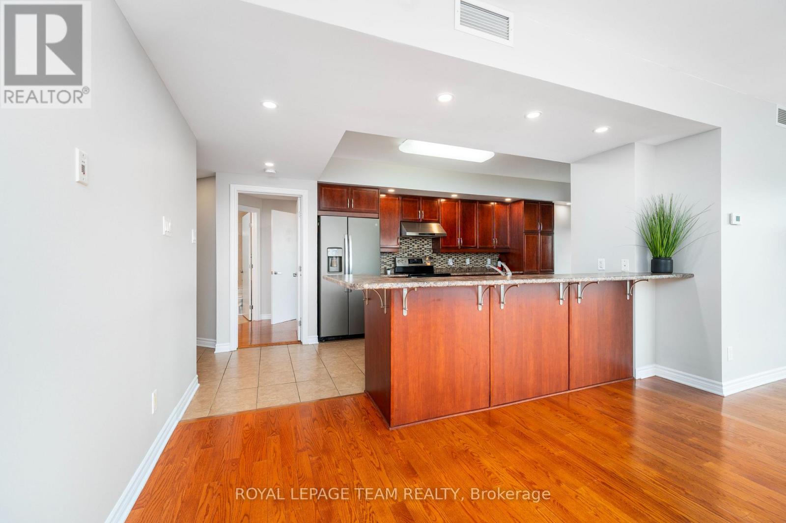 1704 - 200 Rideau Street, Ottawa, Ontario  K1N 5Y1 - Photo 12 - X12766176