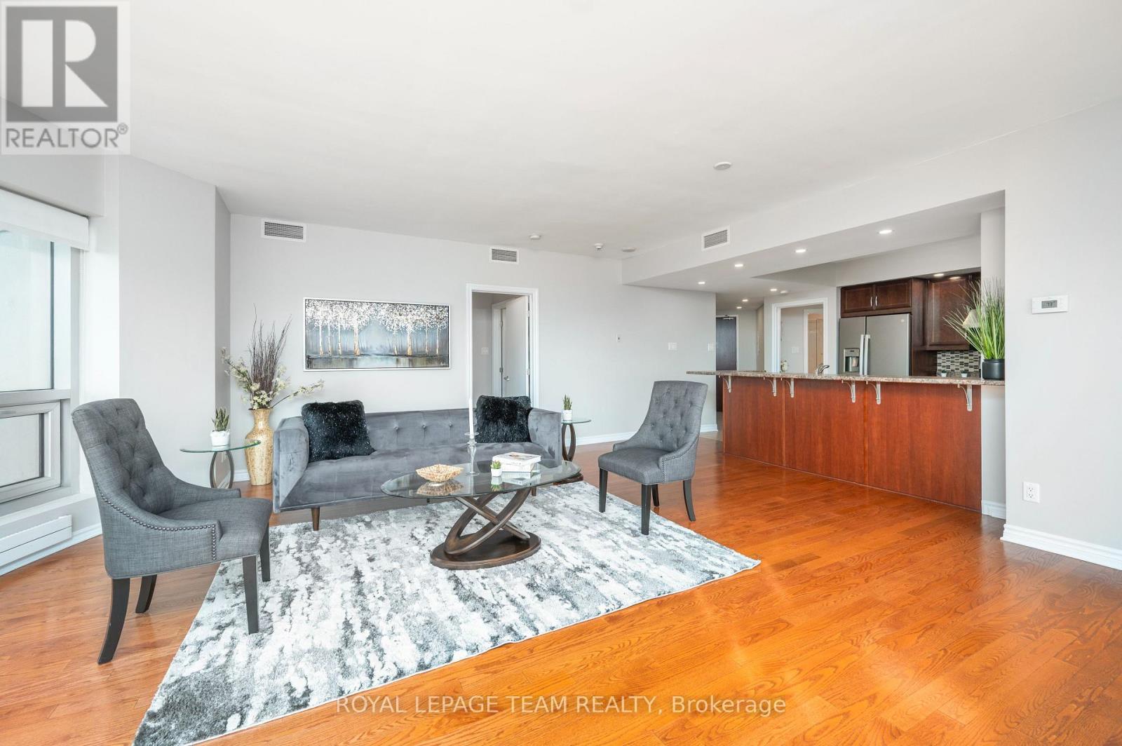 1704 - 200 Rideau Street, Ottawa, Ontario  K1N 5Y1 - Photo 6 - X12766176