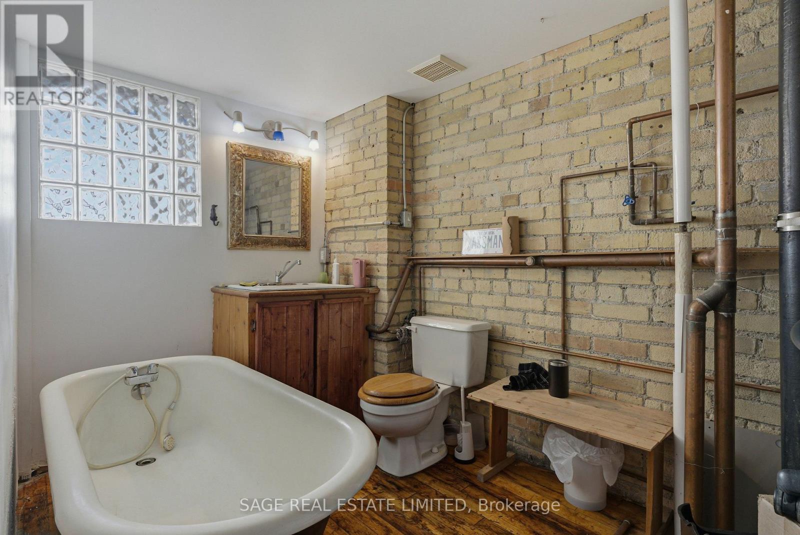100annex - 25 Morrow Avenue, Toronto, Ontario  M6R 2H9 - Photo 12 - W12929998